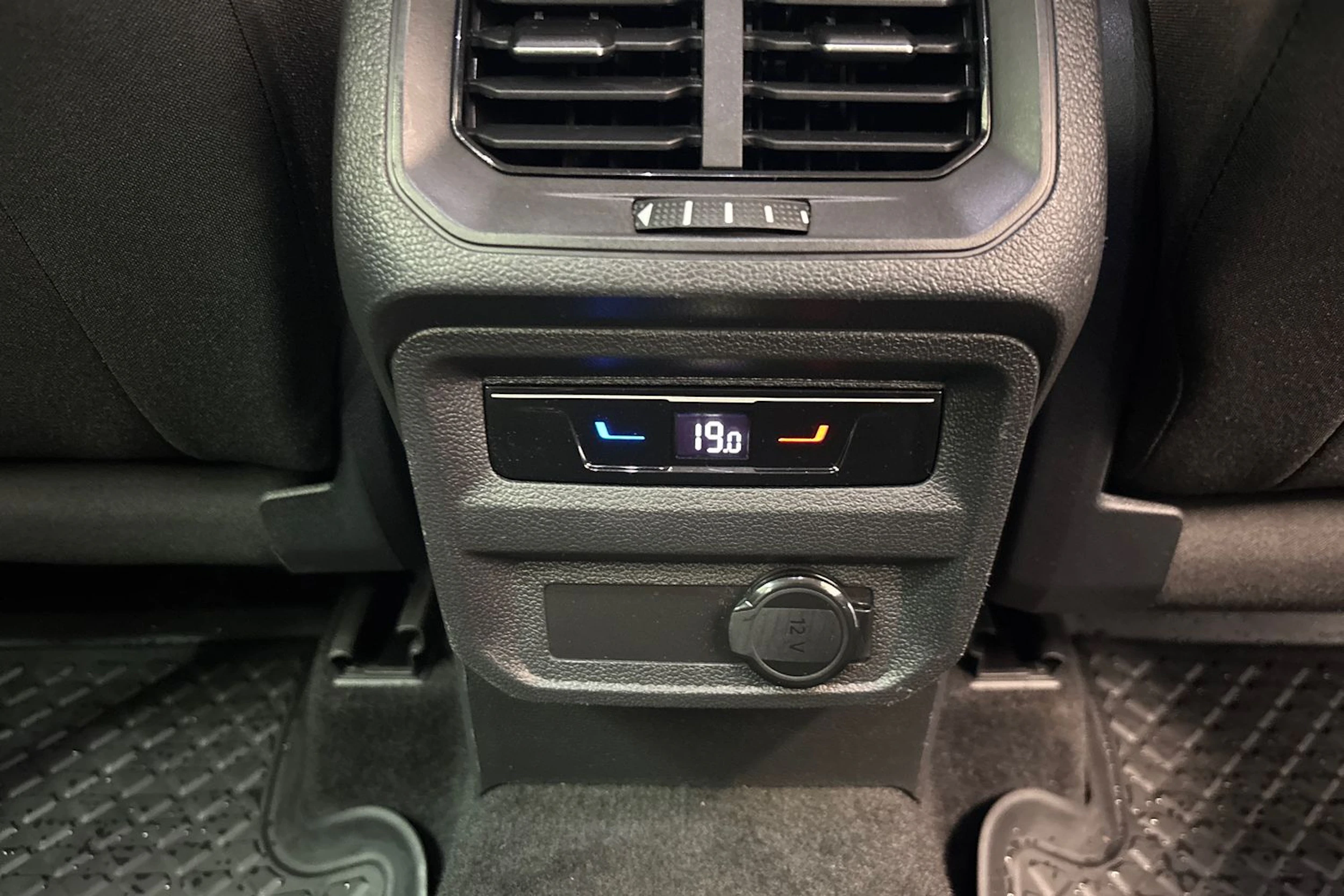 Sininen Volkswagen Tiguan 2022 kuva 13.