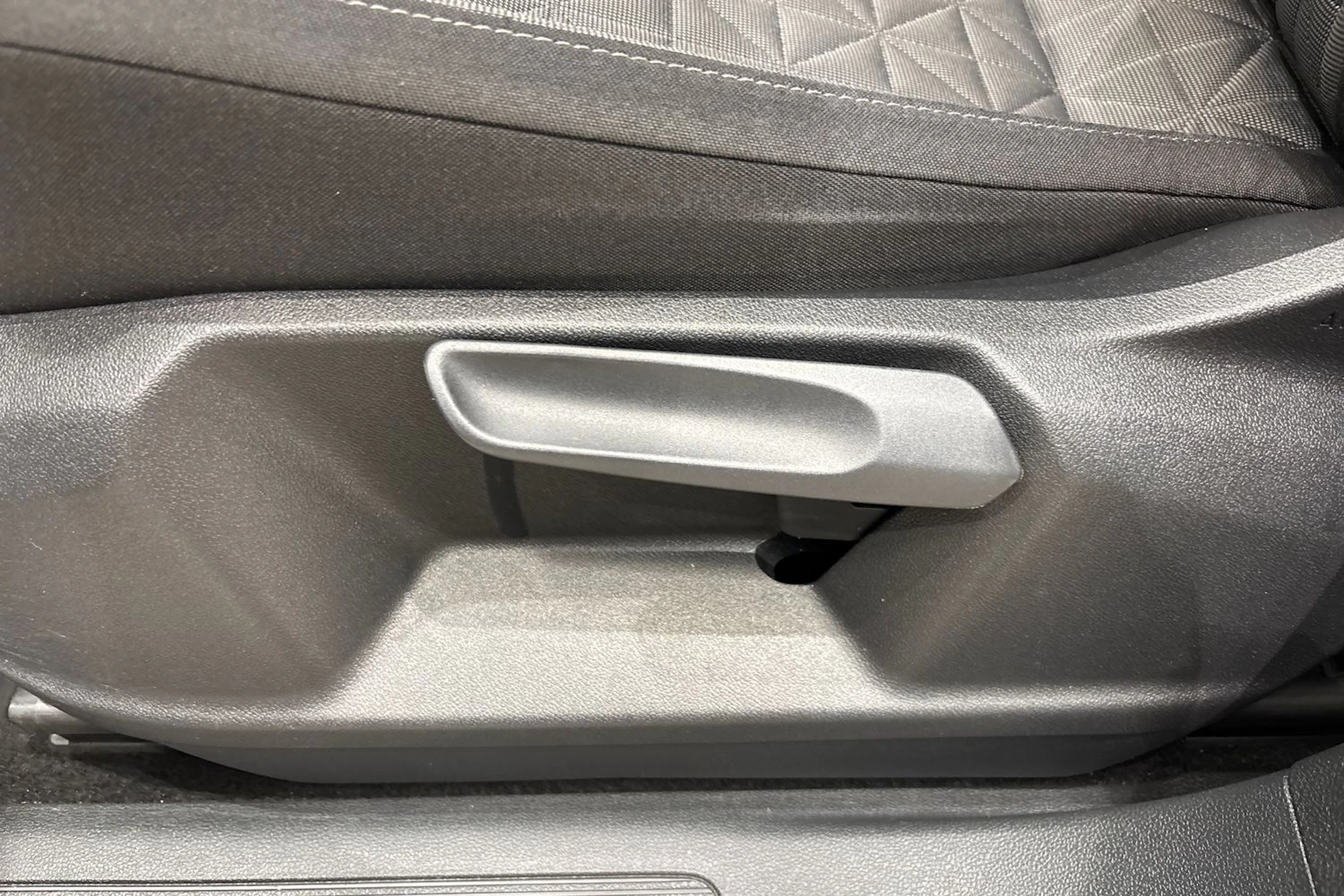 Sininen Volkswagen Tiguan 2022 kuva 15.