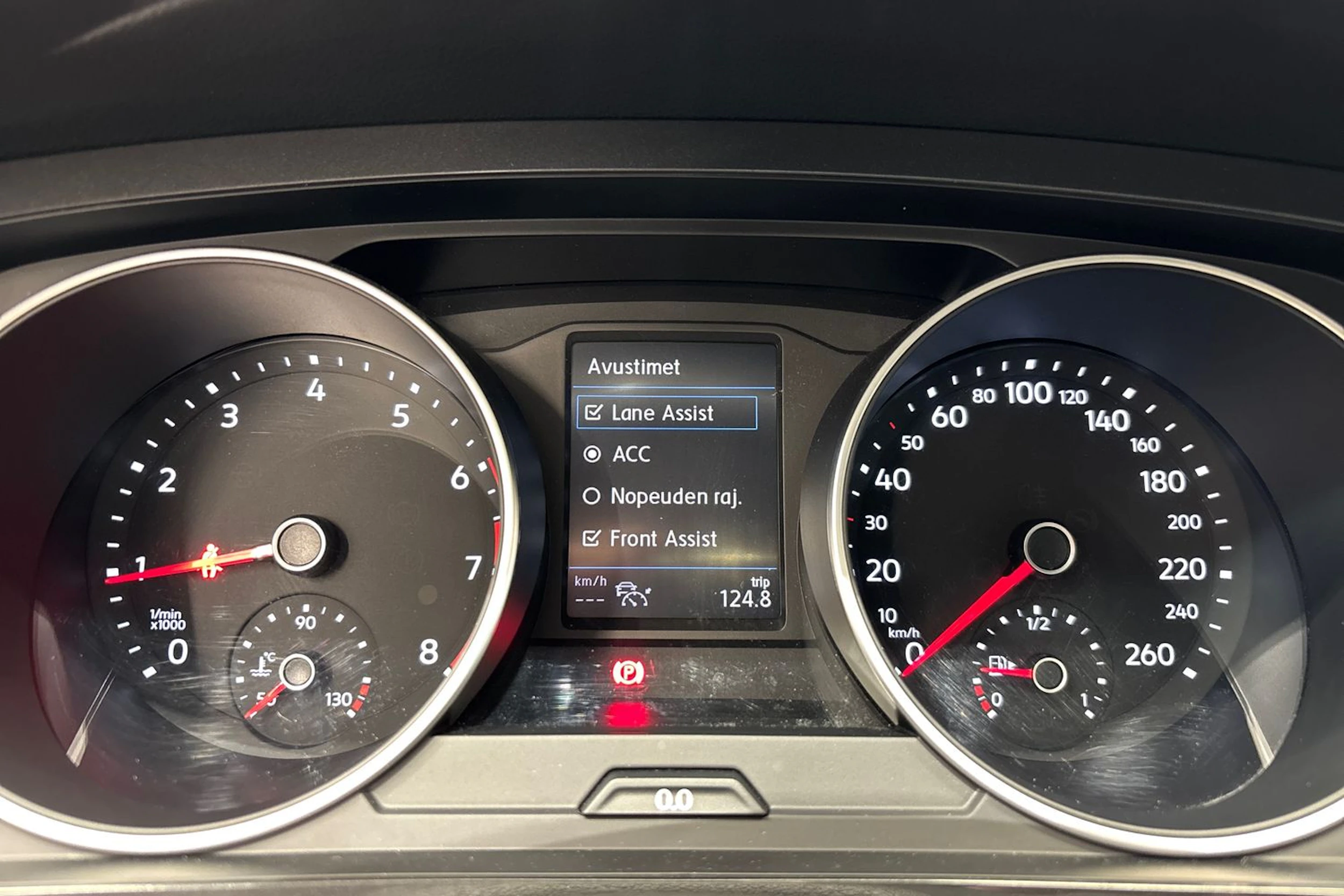 Sininen Volkswagen Tiguan 2022 kuva 18.
