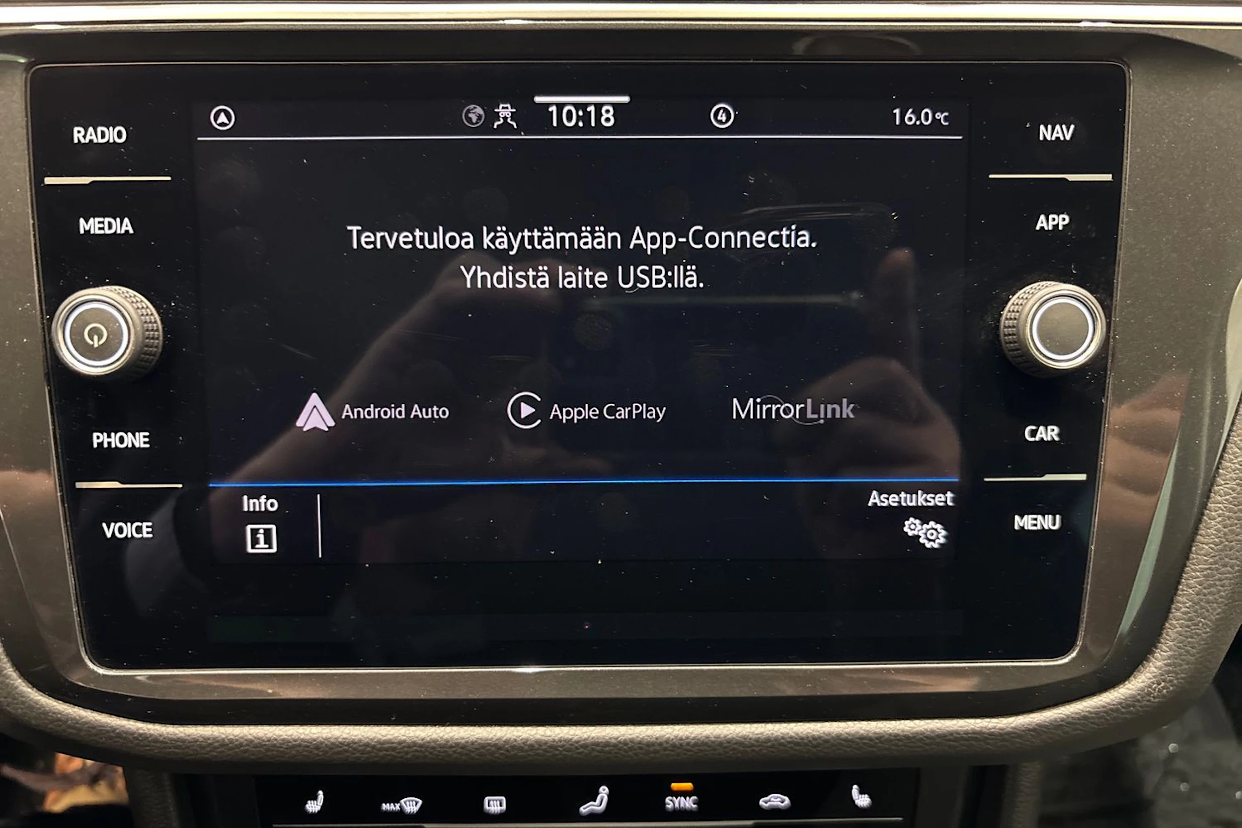 Sininen Volkswagen Tiguan 2022 kuva 22.