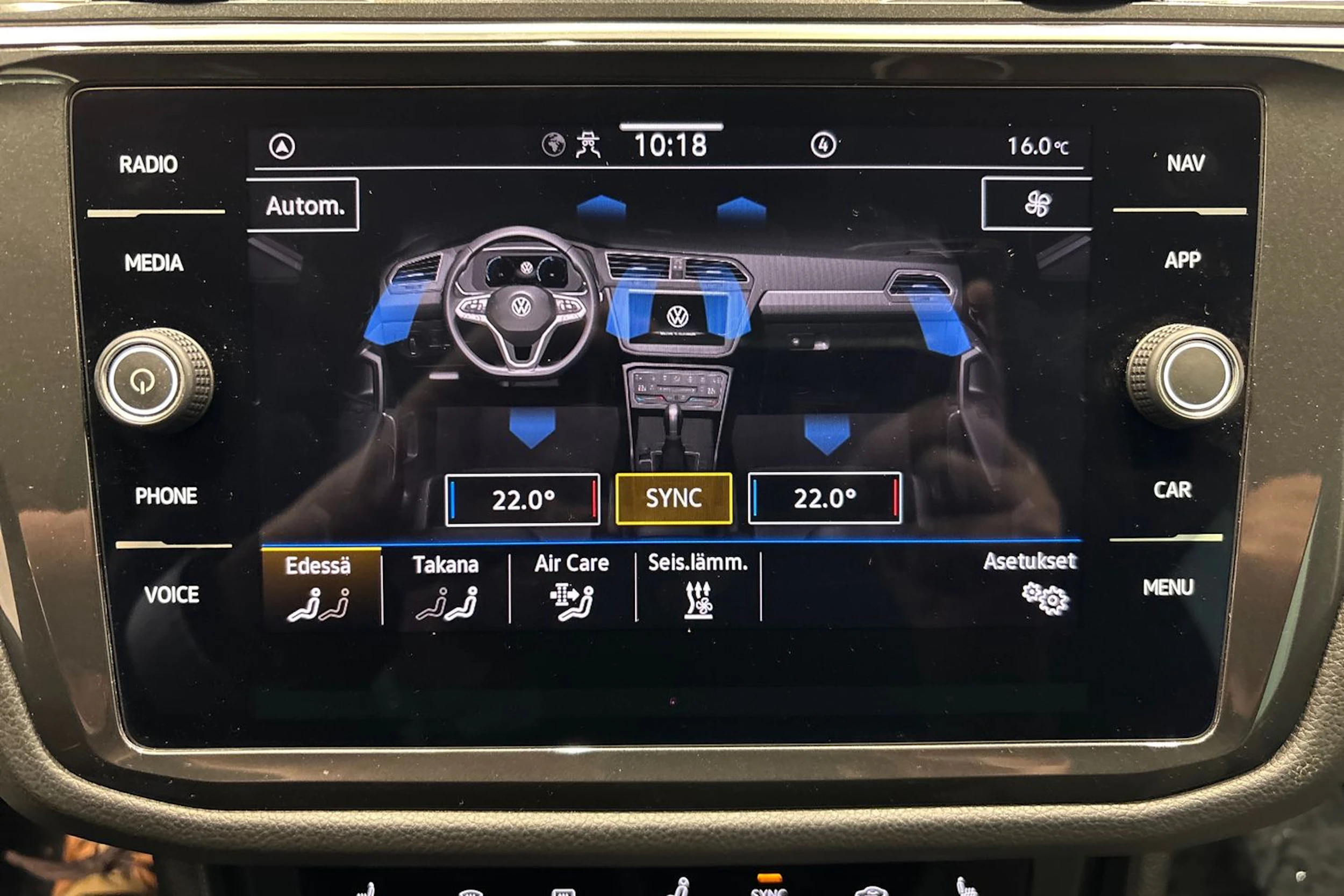 Sininen Volkswagen Tiguan 2022 kuva 24.