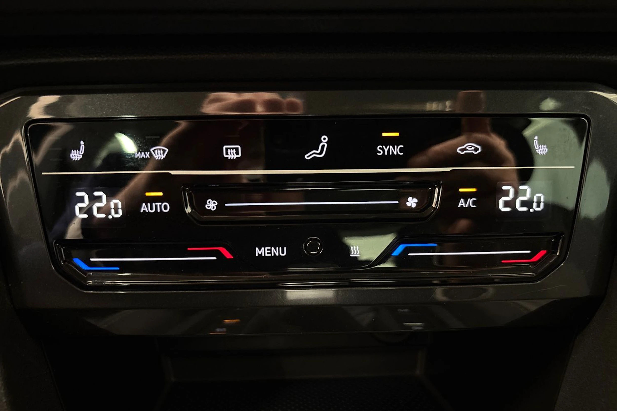 Sininen Volkswagen Tiguan 2022 kuva 25.