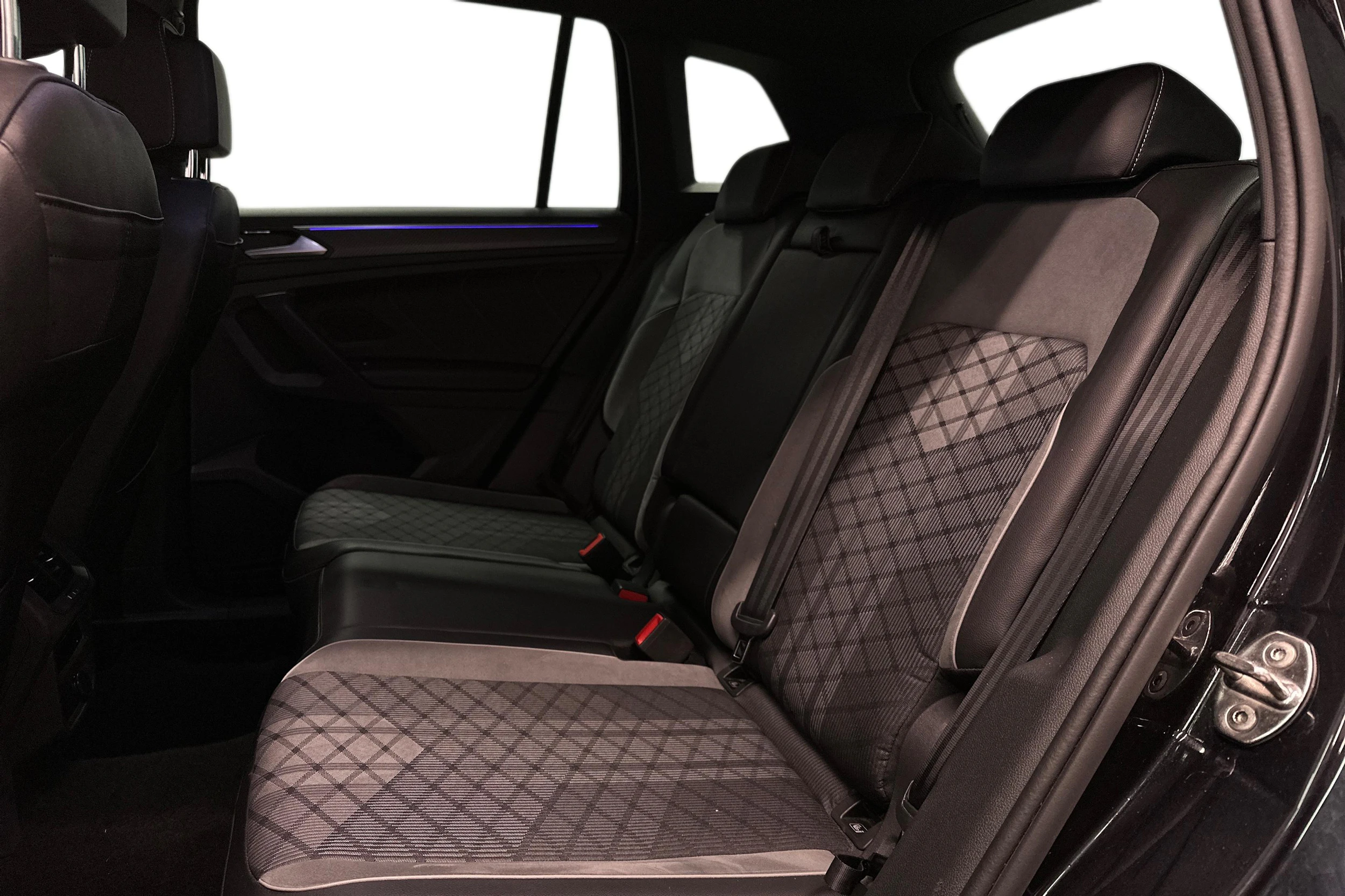musta Volkswagen Tiguan 2022 kuva 8.
