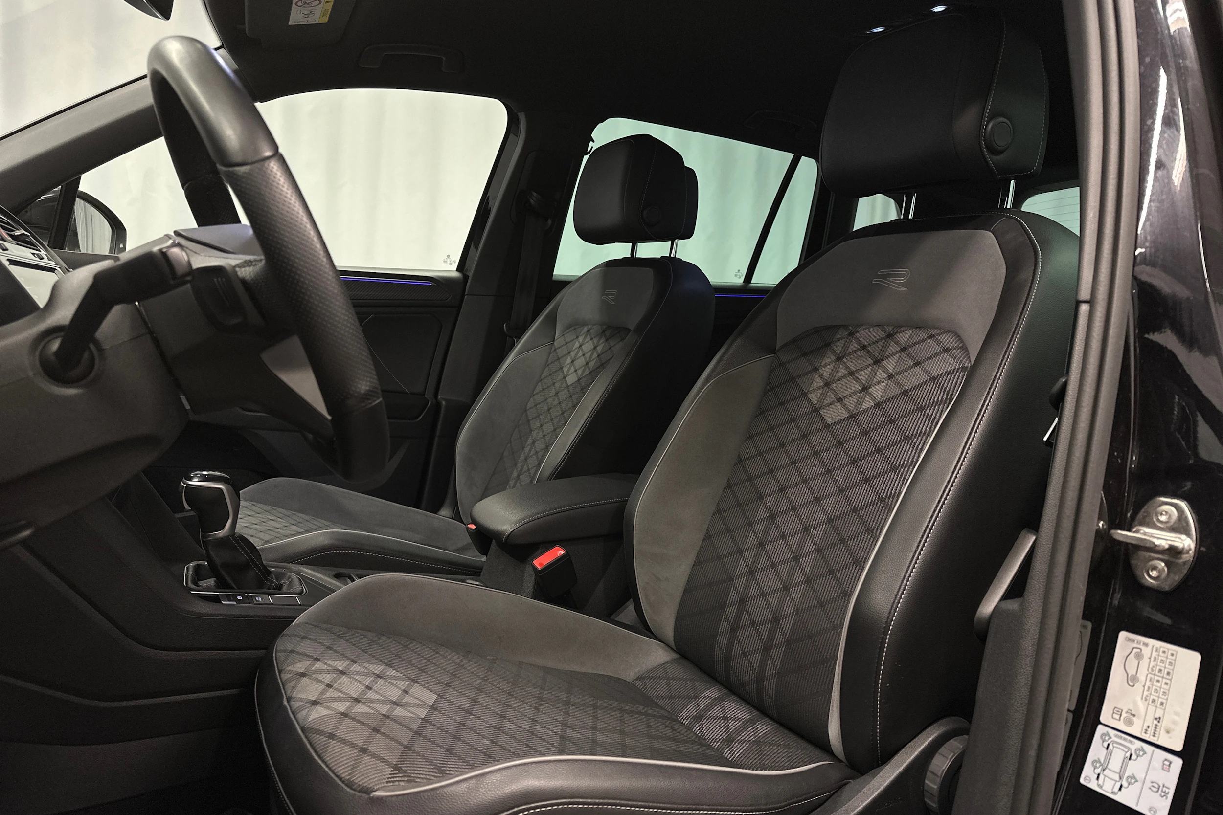 musta Volkswagen Tiguan 2022 kuva 14.