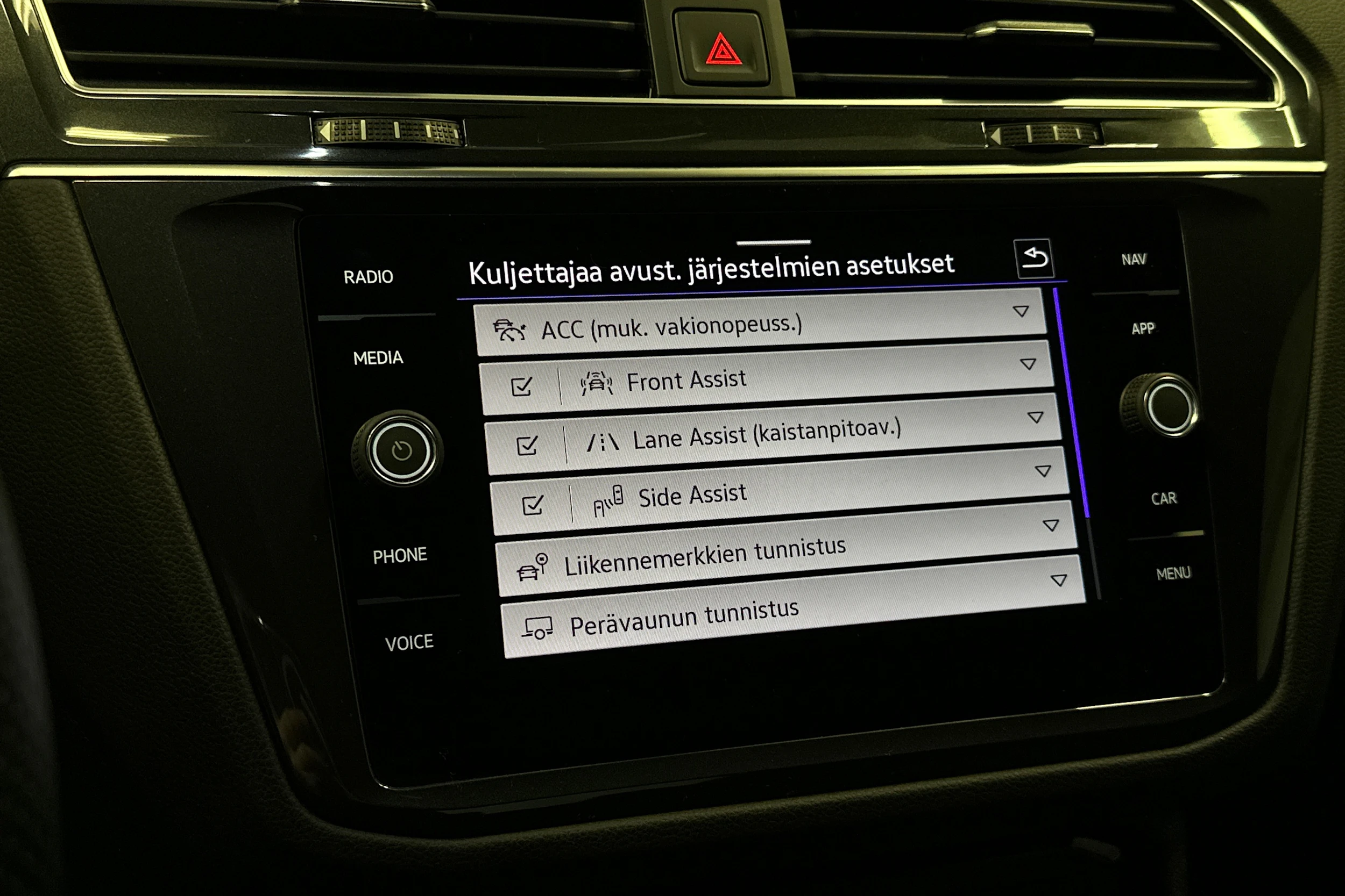 musta Volkswagen Tiguan 2022 kuva 22.
