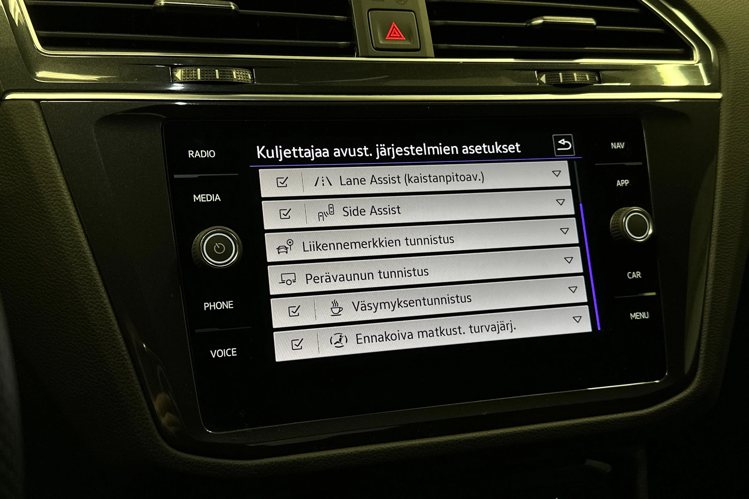 musta Volkswagen Tiguan 2022 kuva 23.