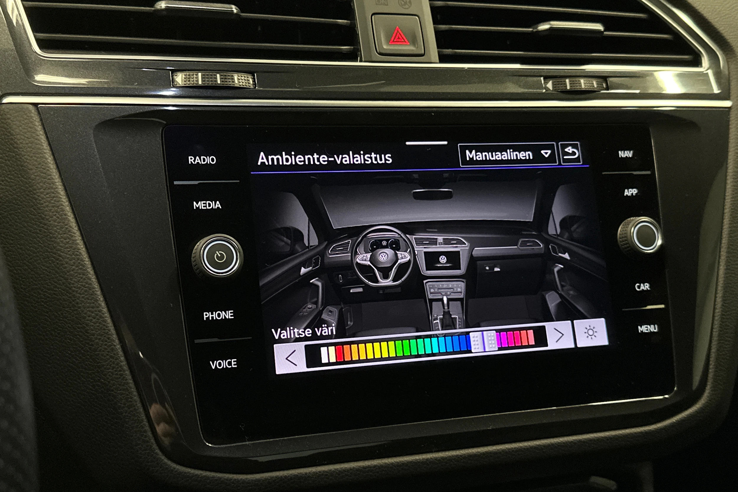 musta Volkswagen Tiguan 2022 kuva 24.