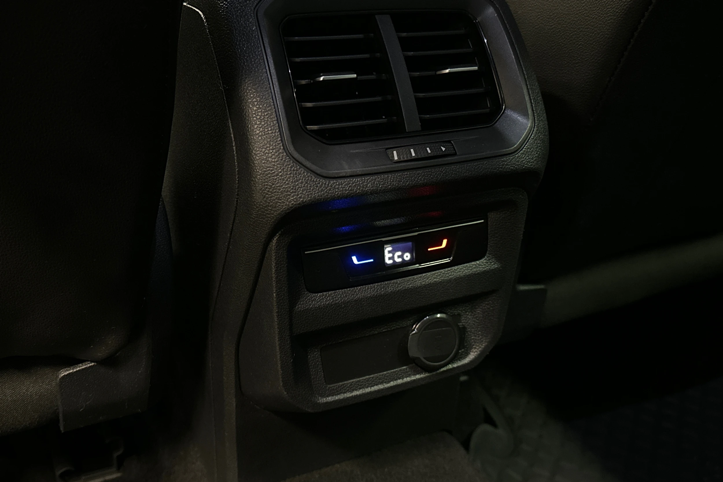 musta Volkswagen Tiguan 2022 kuva 28.