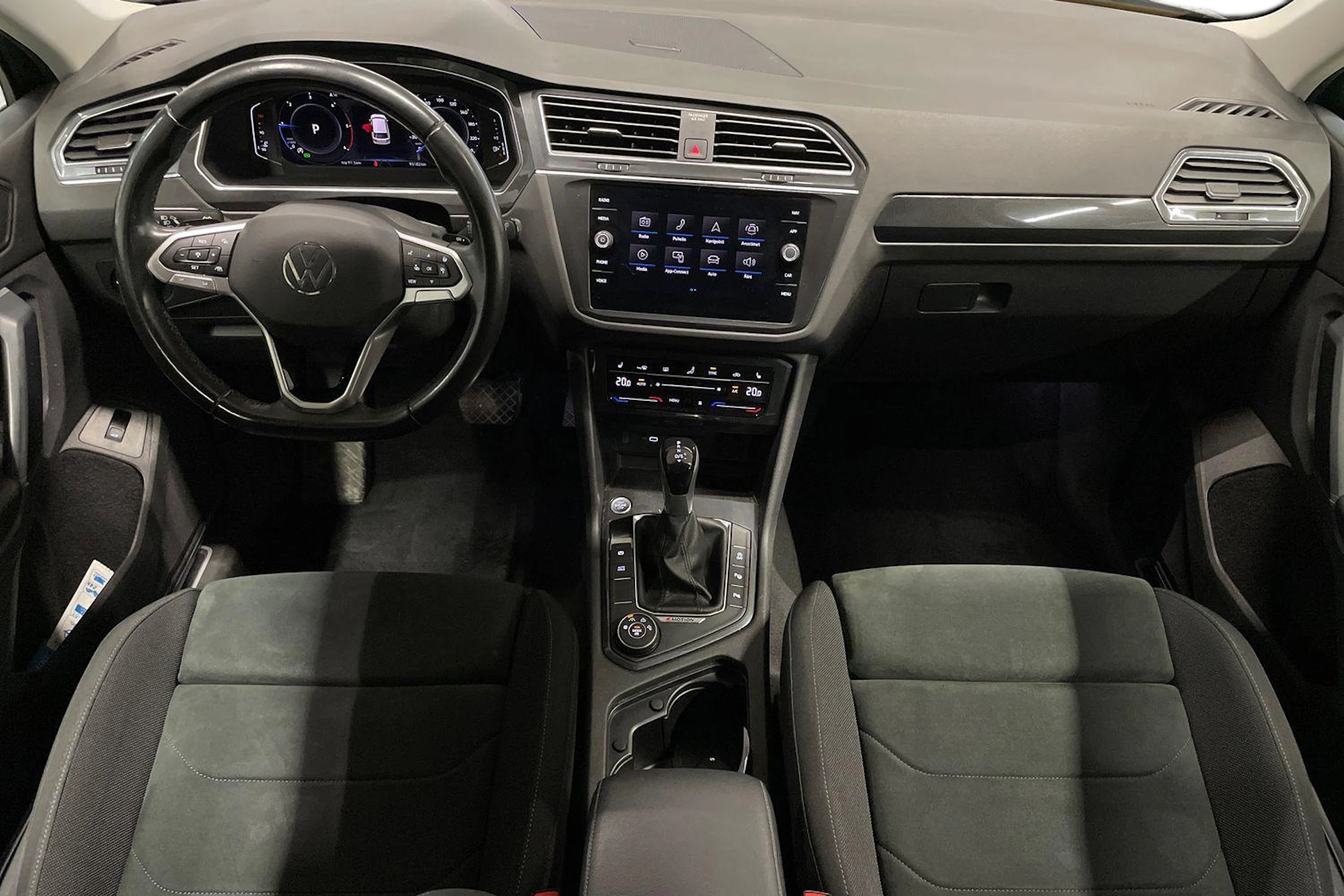 harmaa Volkswagen Tiguan 2022 kuva 9.
