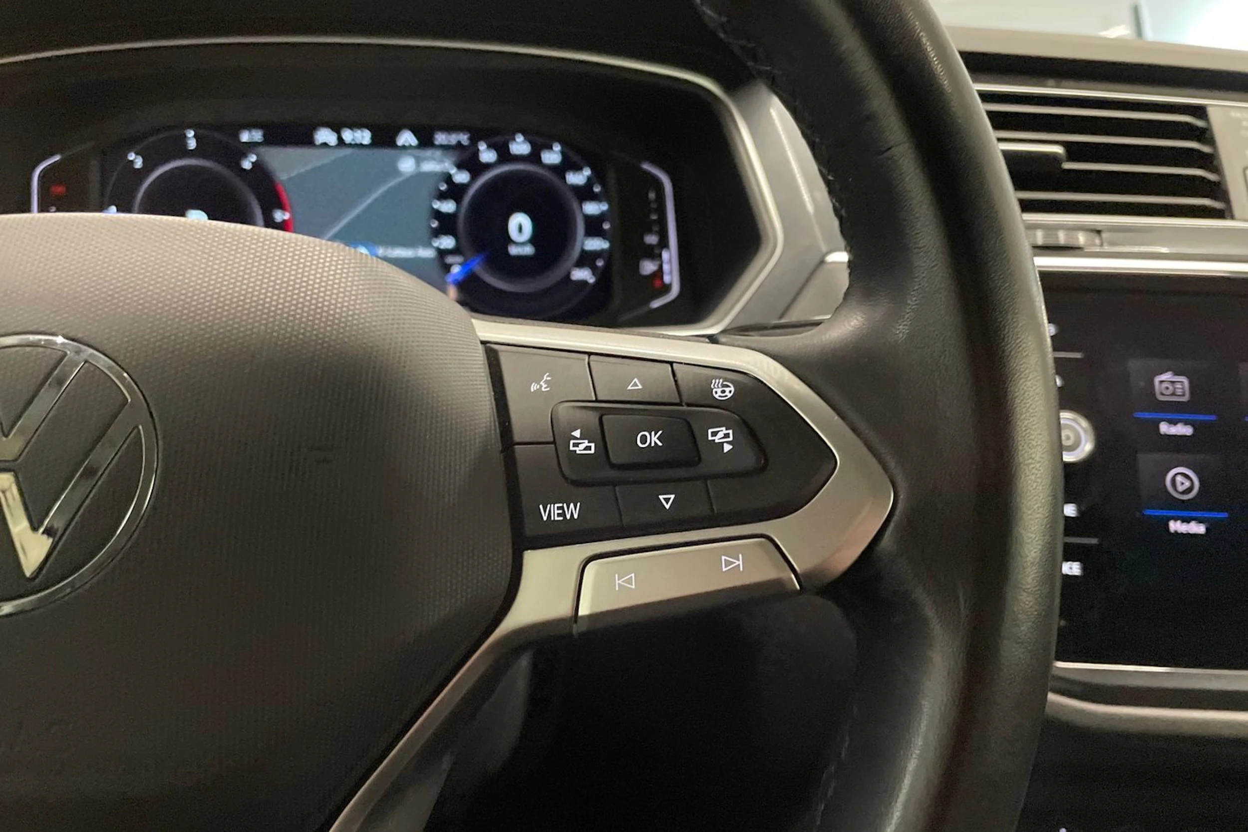 harmaa Volkswagen Tiguan 2022 kuva 27.