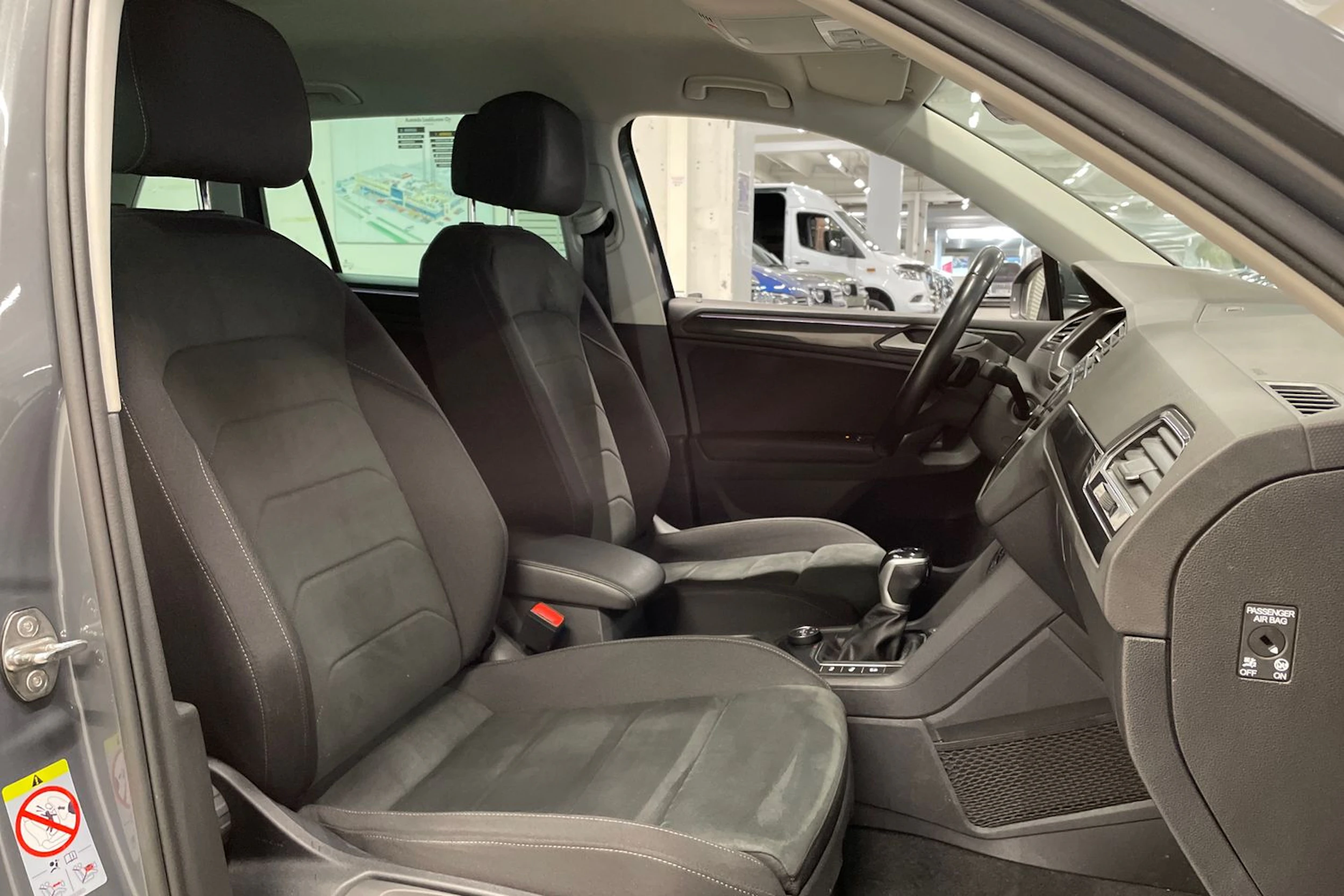 harmaa Volkswagen Tiguan 2022 kuva 31.