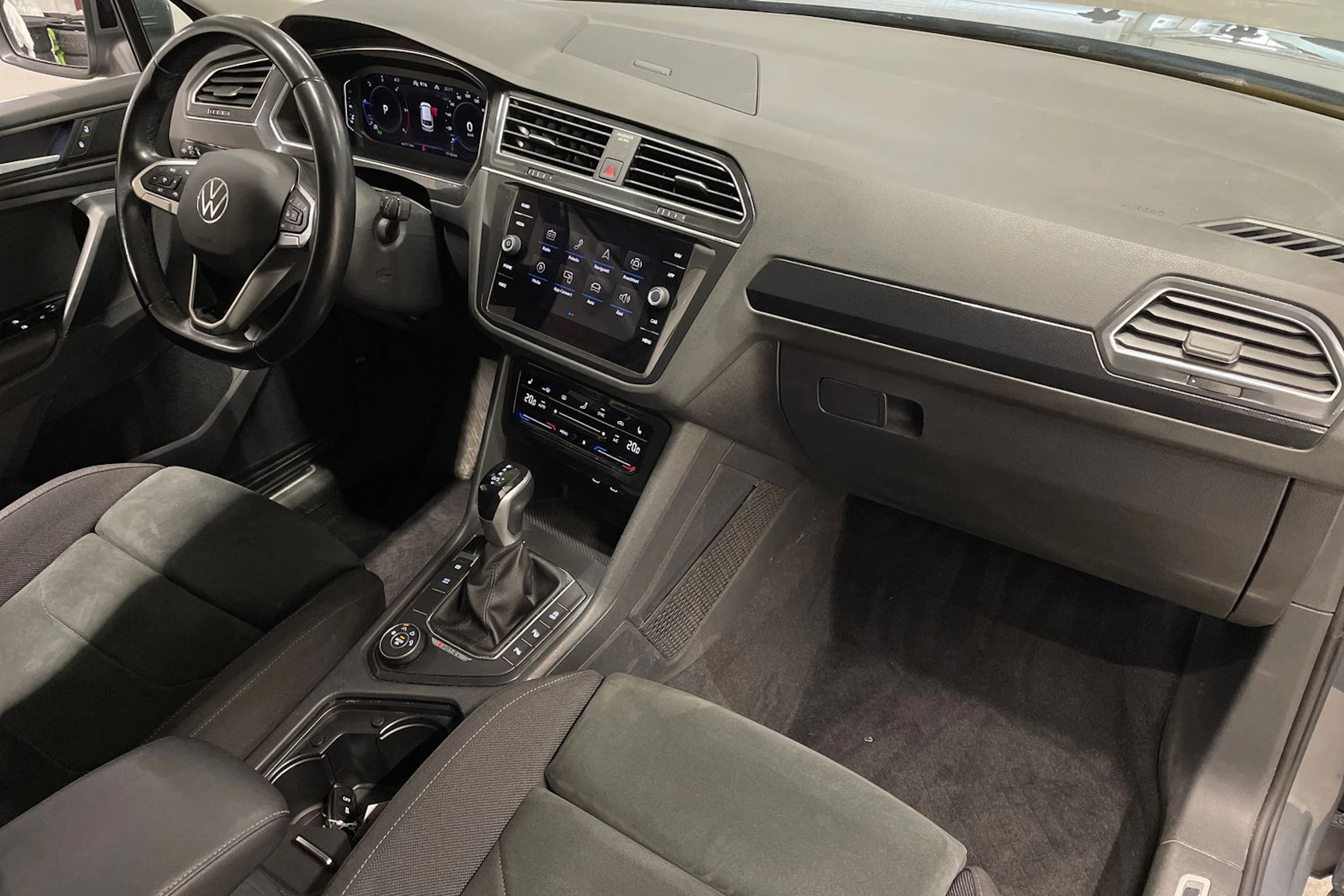 harmaa Volkswagen Tiguan 2022 kuva 32.