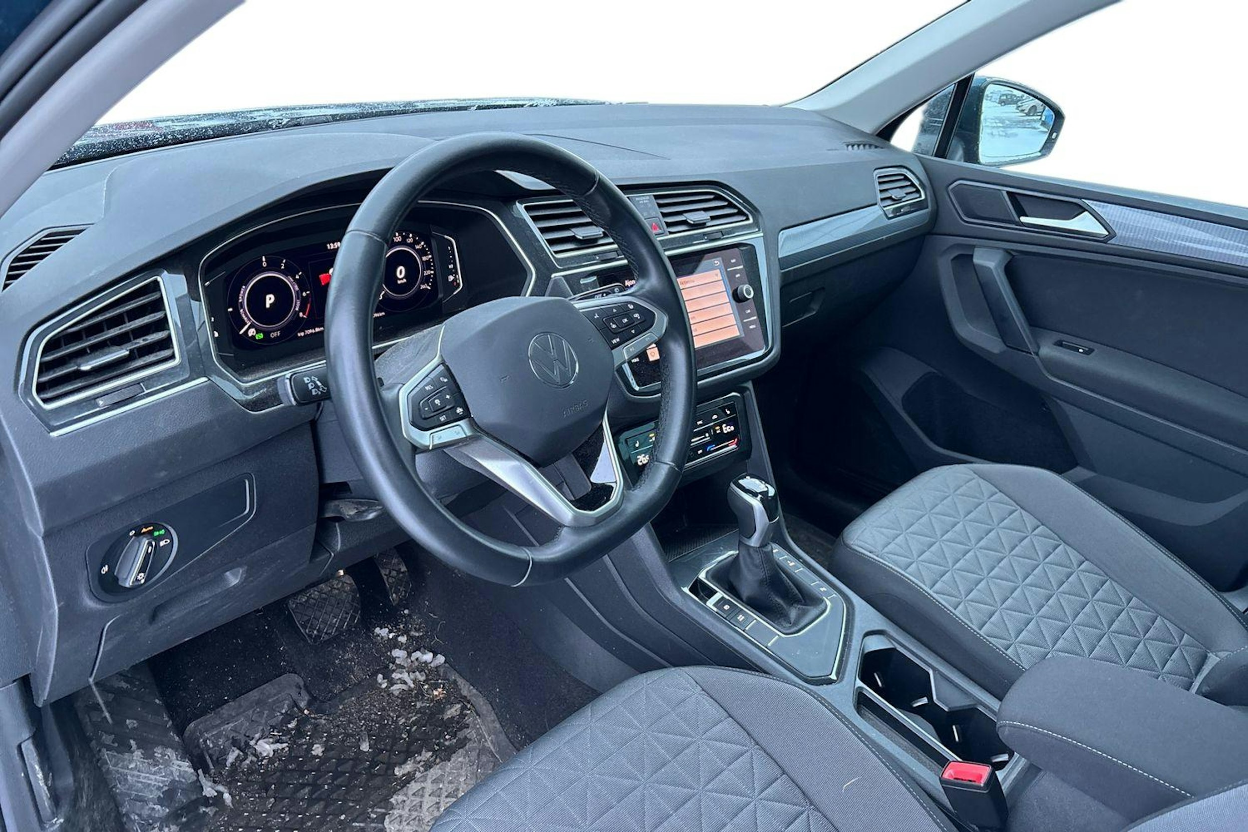 Sininen Volkswagen Tiguan 2022 kuva 3.