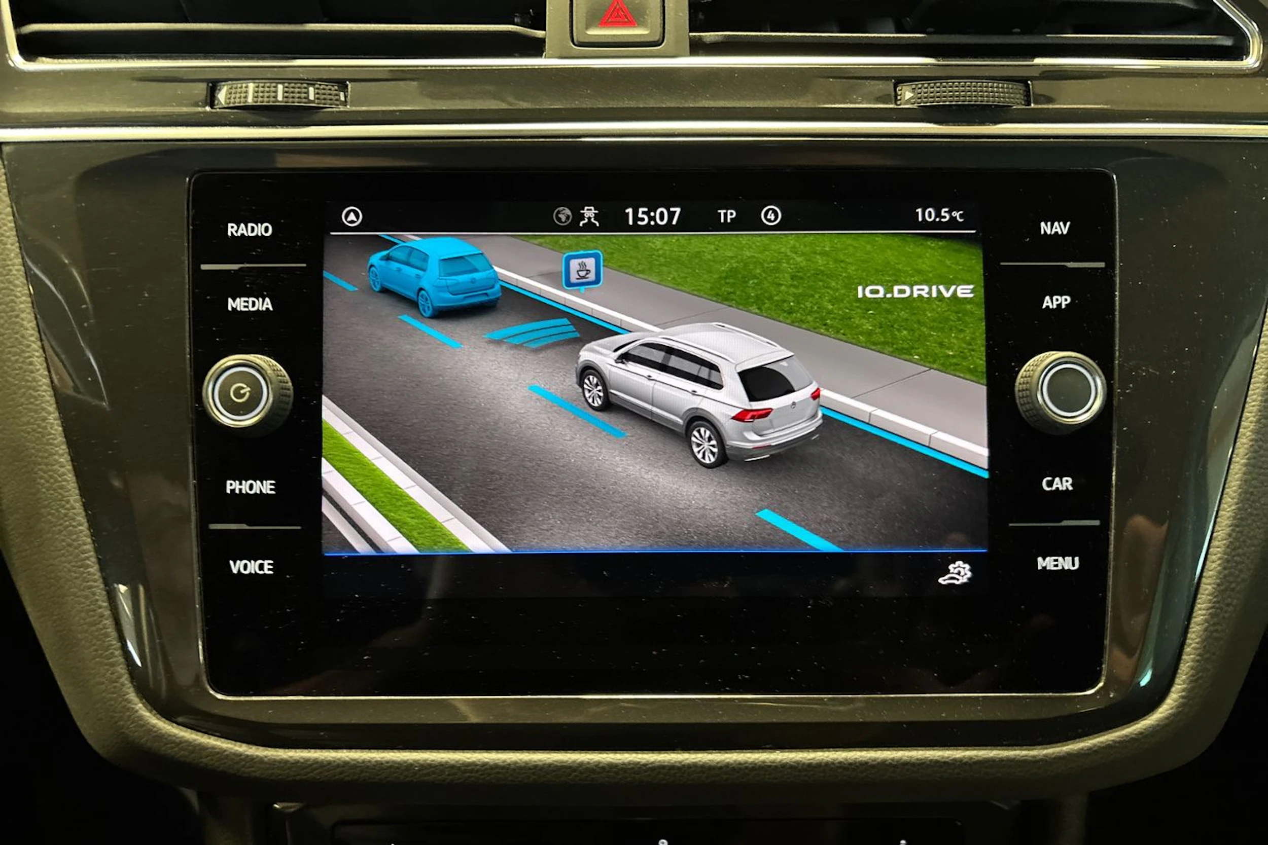 Sininen Volkswagen Tiguan 2022 kuva 17.