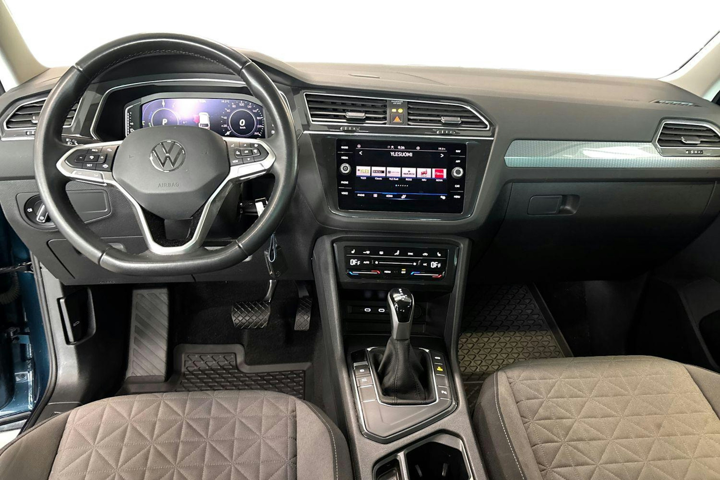 Sininen Volkswagen Tiguan 2022 kuva 9.