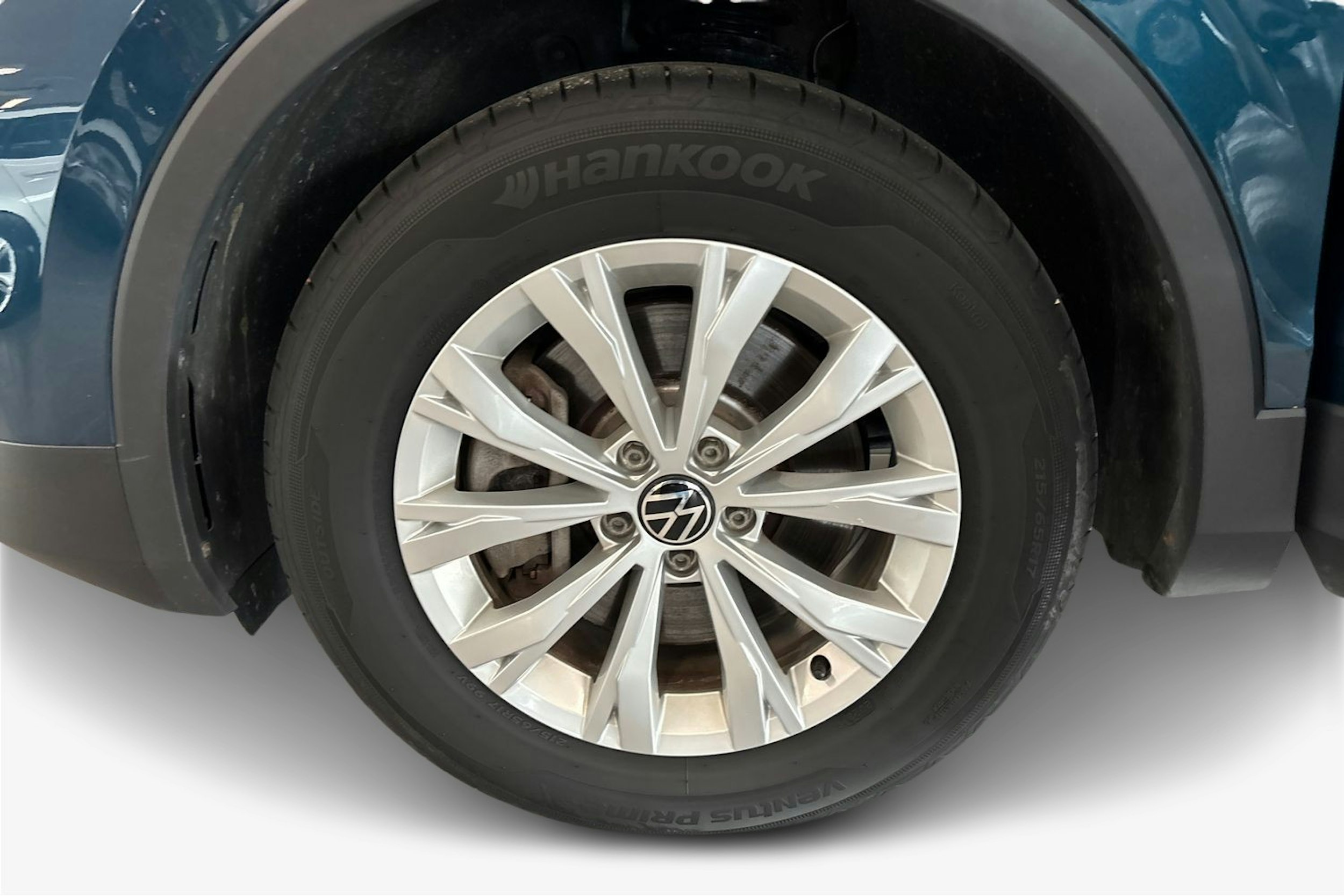 Sininen Volkswagen Tiguan 2022 kuva 11.