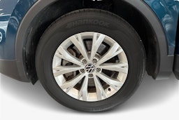 Sininen Volkswagen Tiguan 2022 kuva 11.
