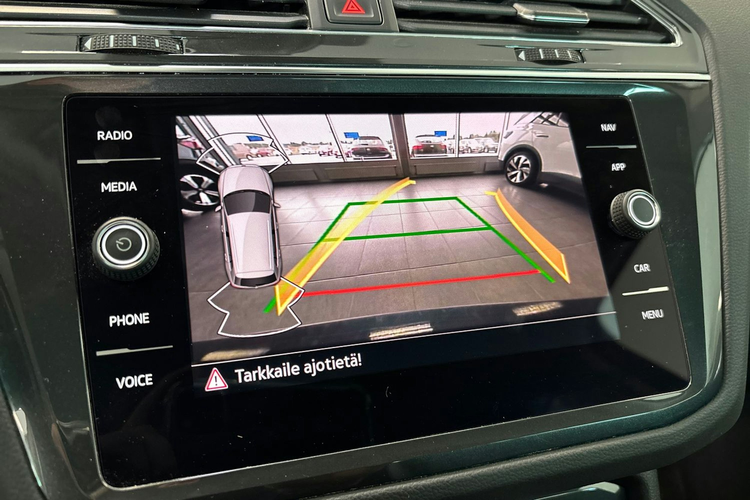 Sininen Volkswagen Tiguan 2022 kuva 17.