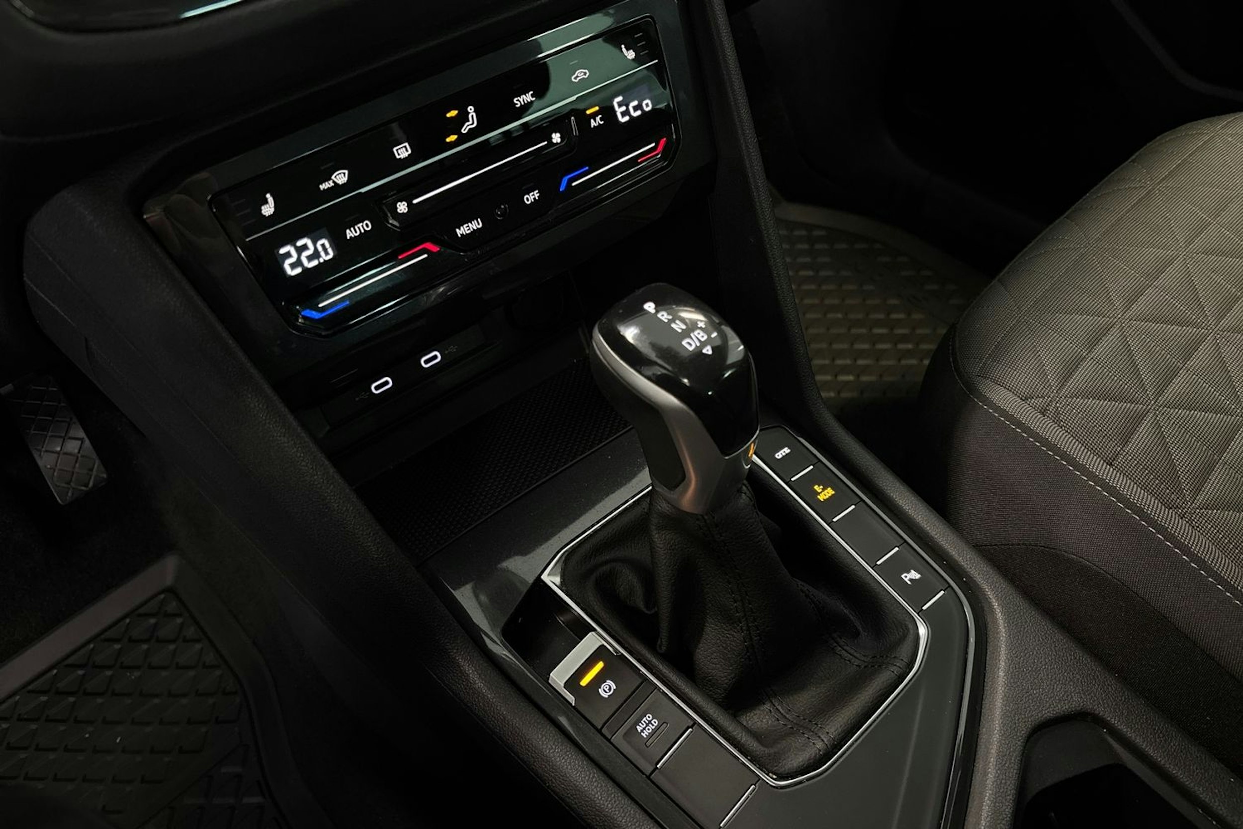 Sininen Volkswagen Tiguan 2022 kuva 19.