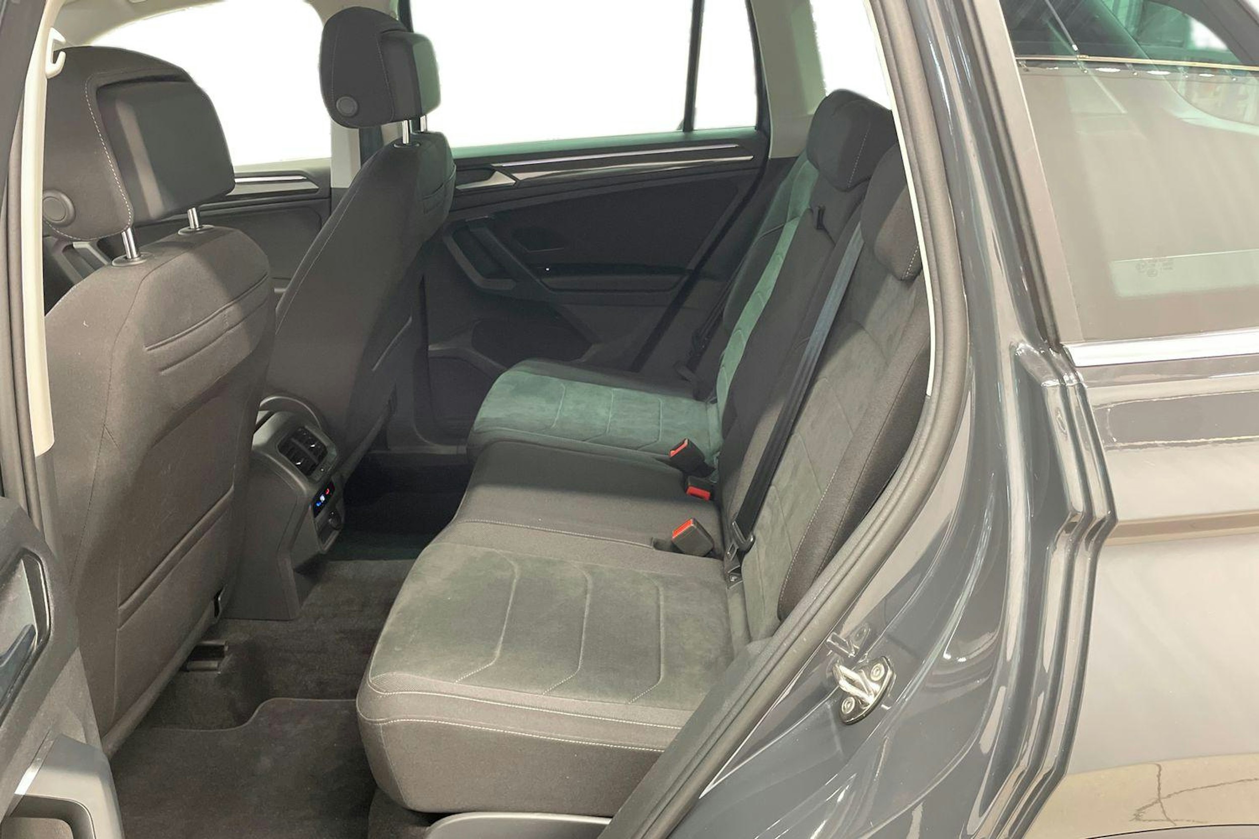 harmaa Volkswagen Tiguan 2022 kuva 10.