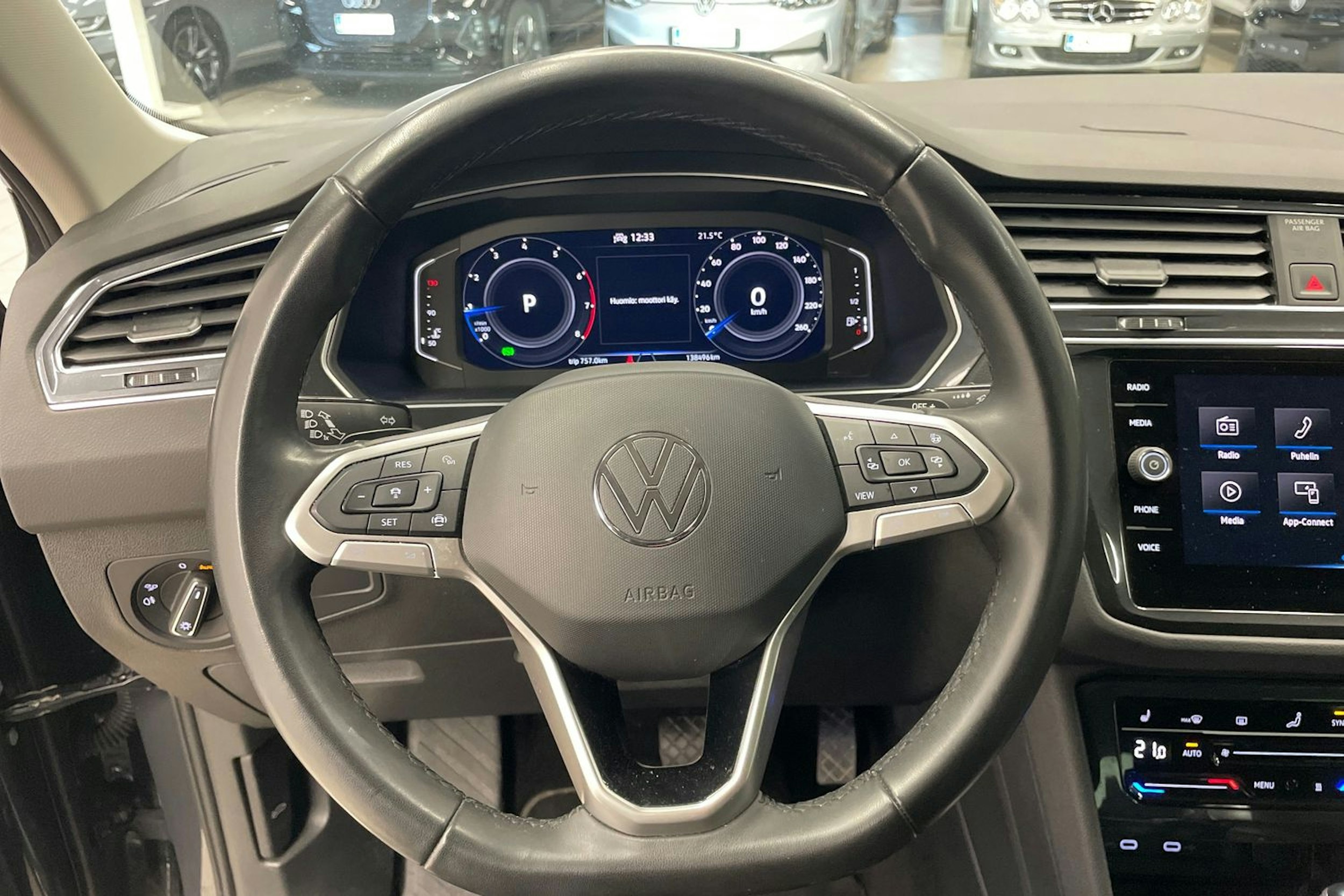 harmaa Volkswagen Tiguan 2022 kuva 14.