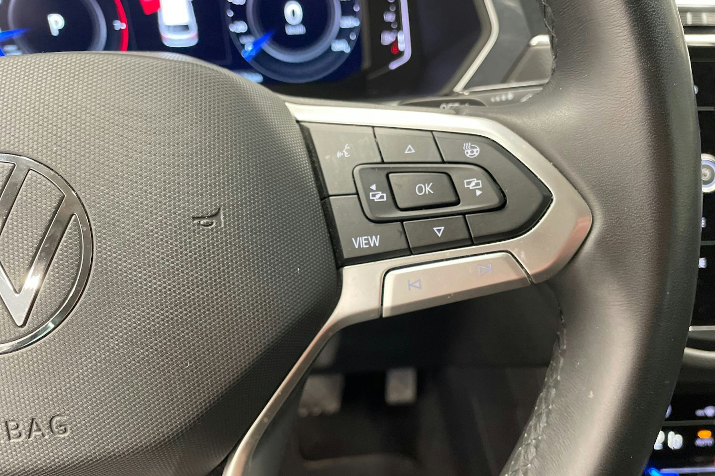 harmaa Volkswagen Tiguan 2022 kuva 15.