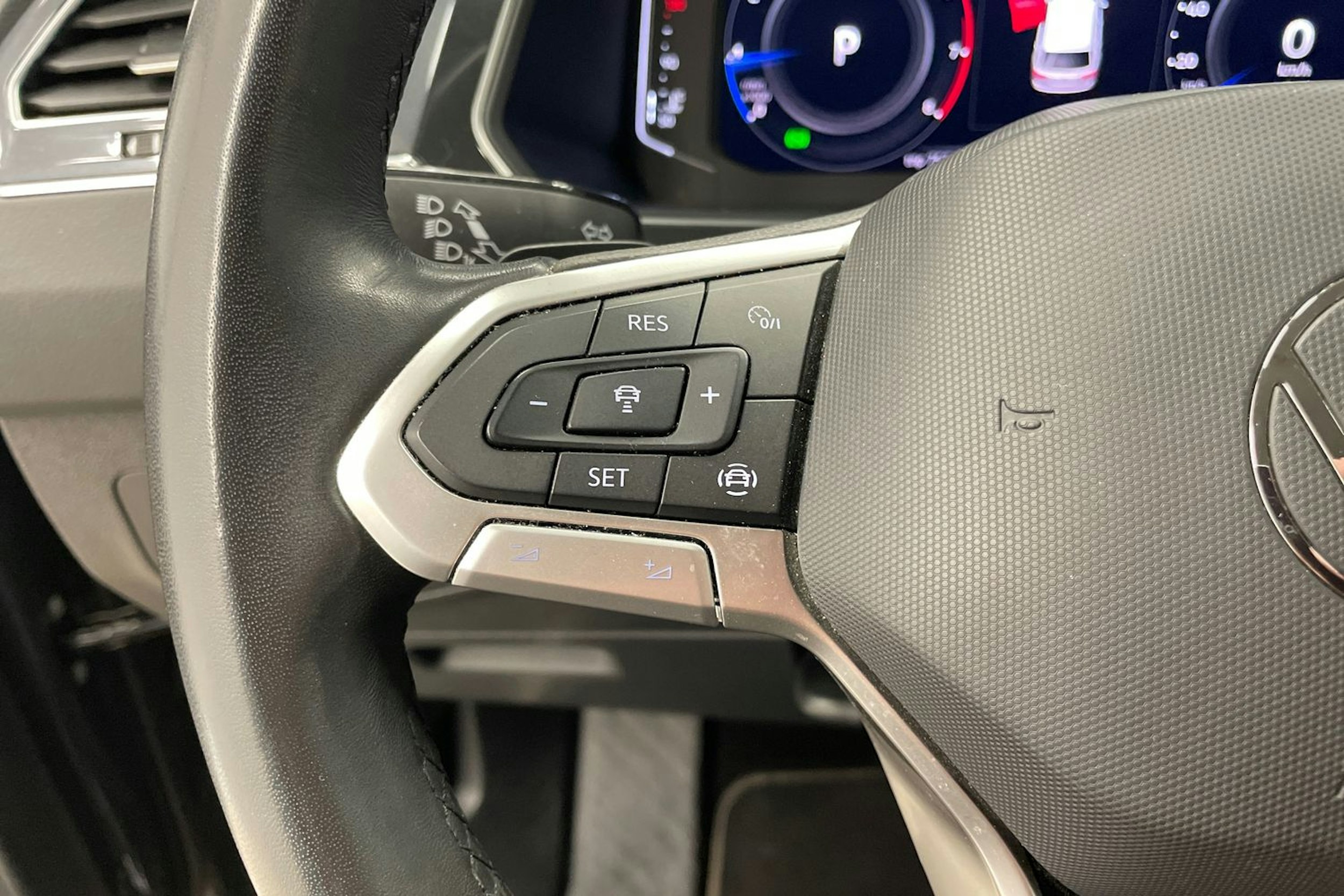 harmaa Volkswagen Tiguan 2022 kuva 16.