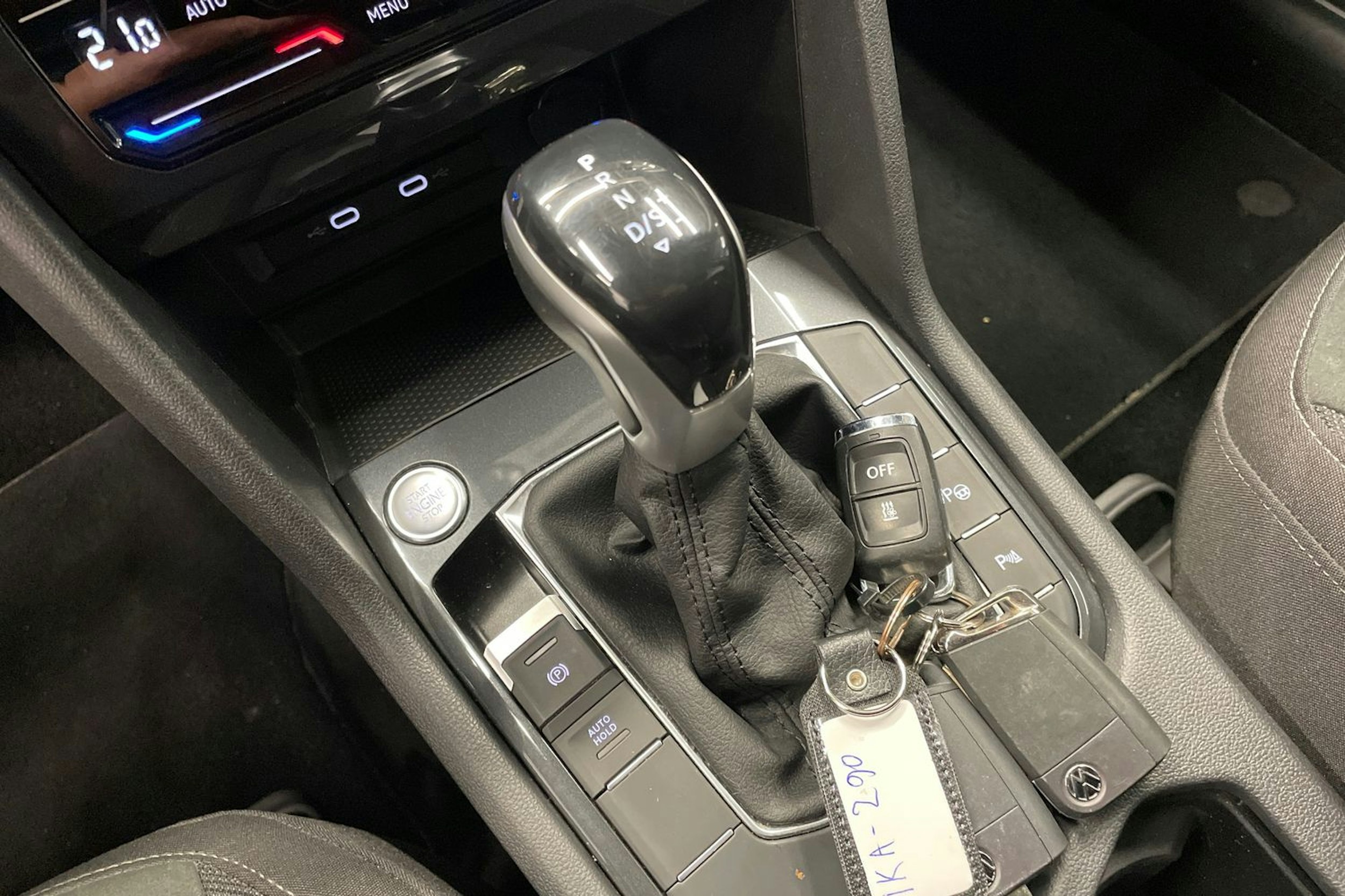 harmaa Volkswagen Tiguan 2022 kuva 17.