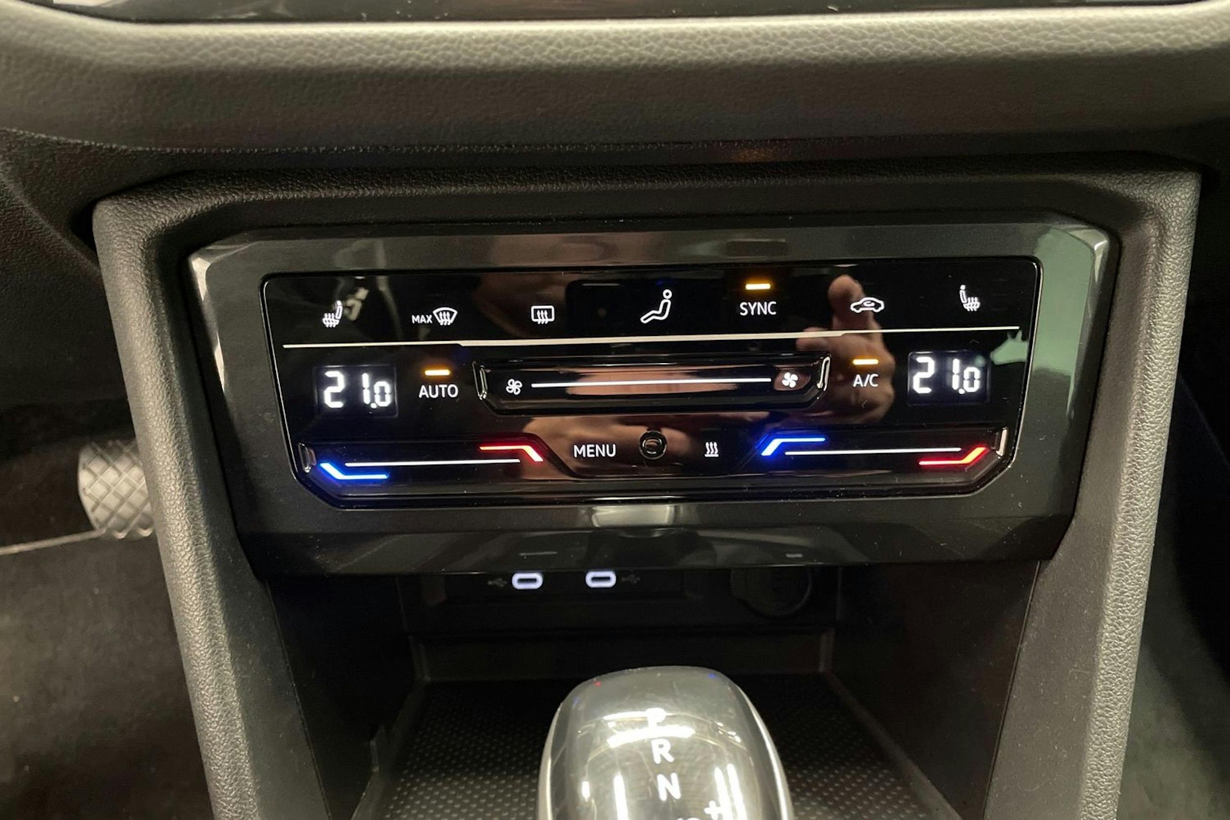 harmaa Volkswagen Tiguan 2022 kuva 18.