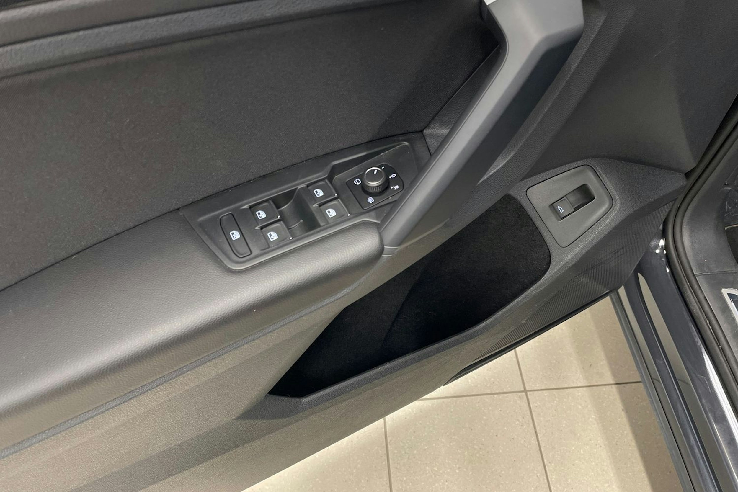 harmaa Volkswagen Tiguan 2022 kuva 20.