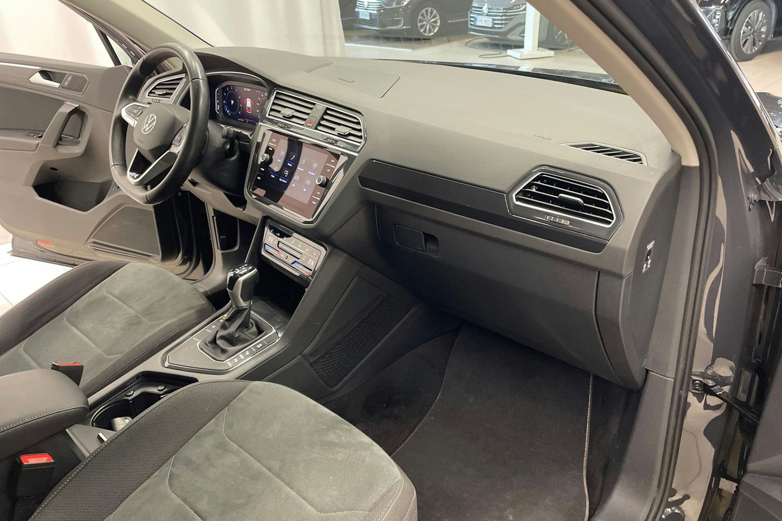 harmaa Volkswagen Tiguan 2022 kuva 25.
