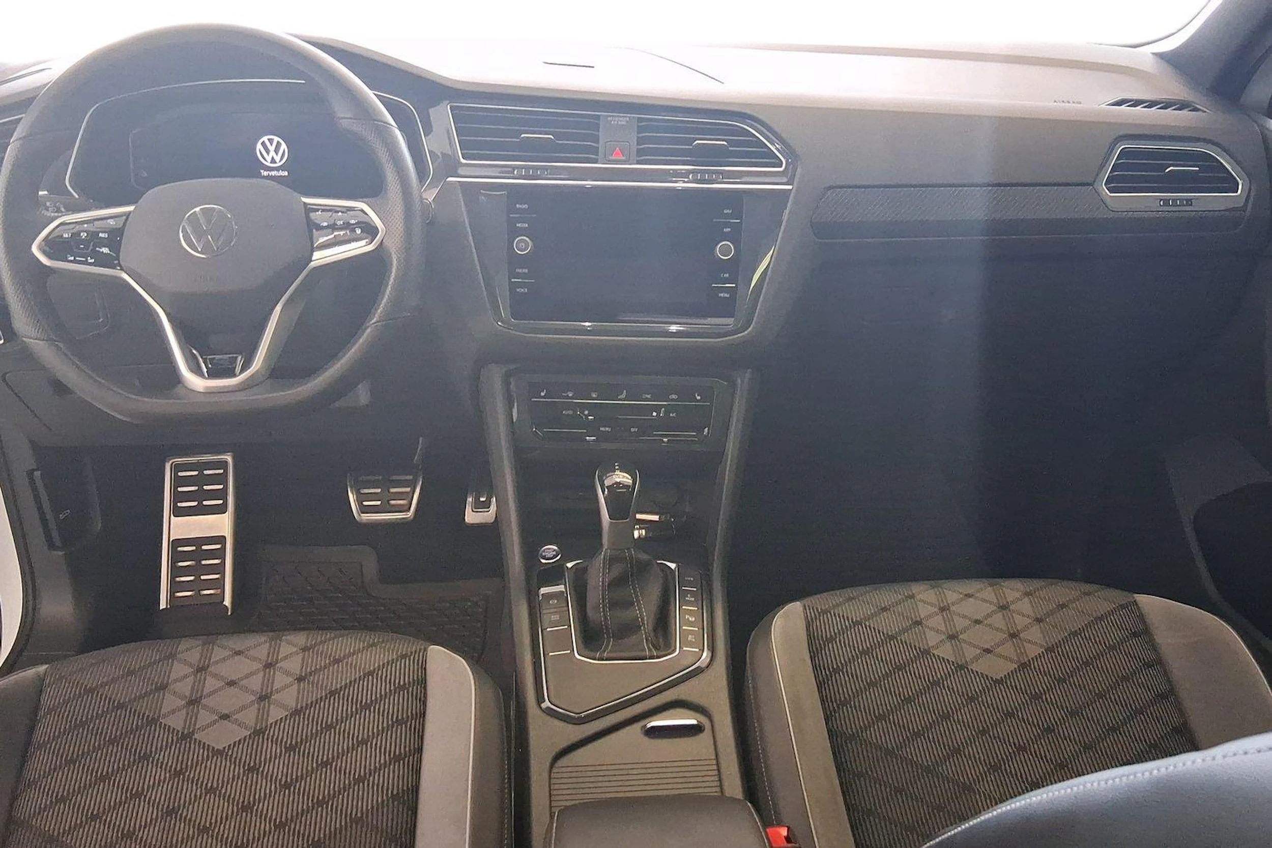 valkoinen Volkswagen Tiguan 2022 kuva 7.