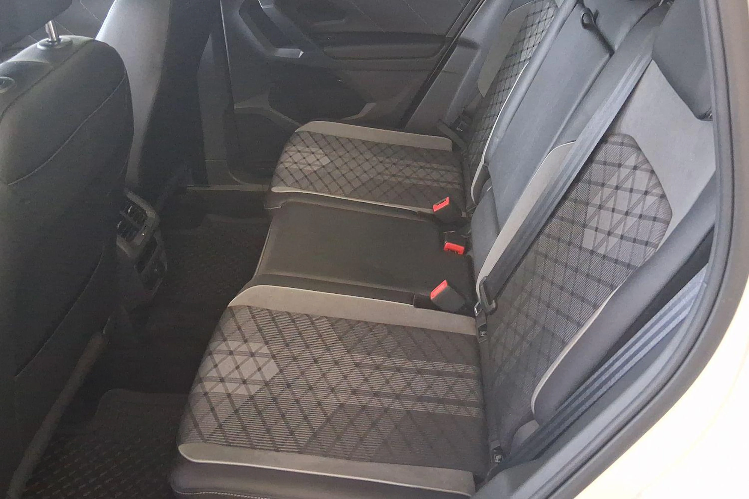 valkoinen Volkswagen Tiguan 2022 kuva 8.