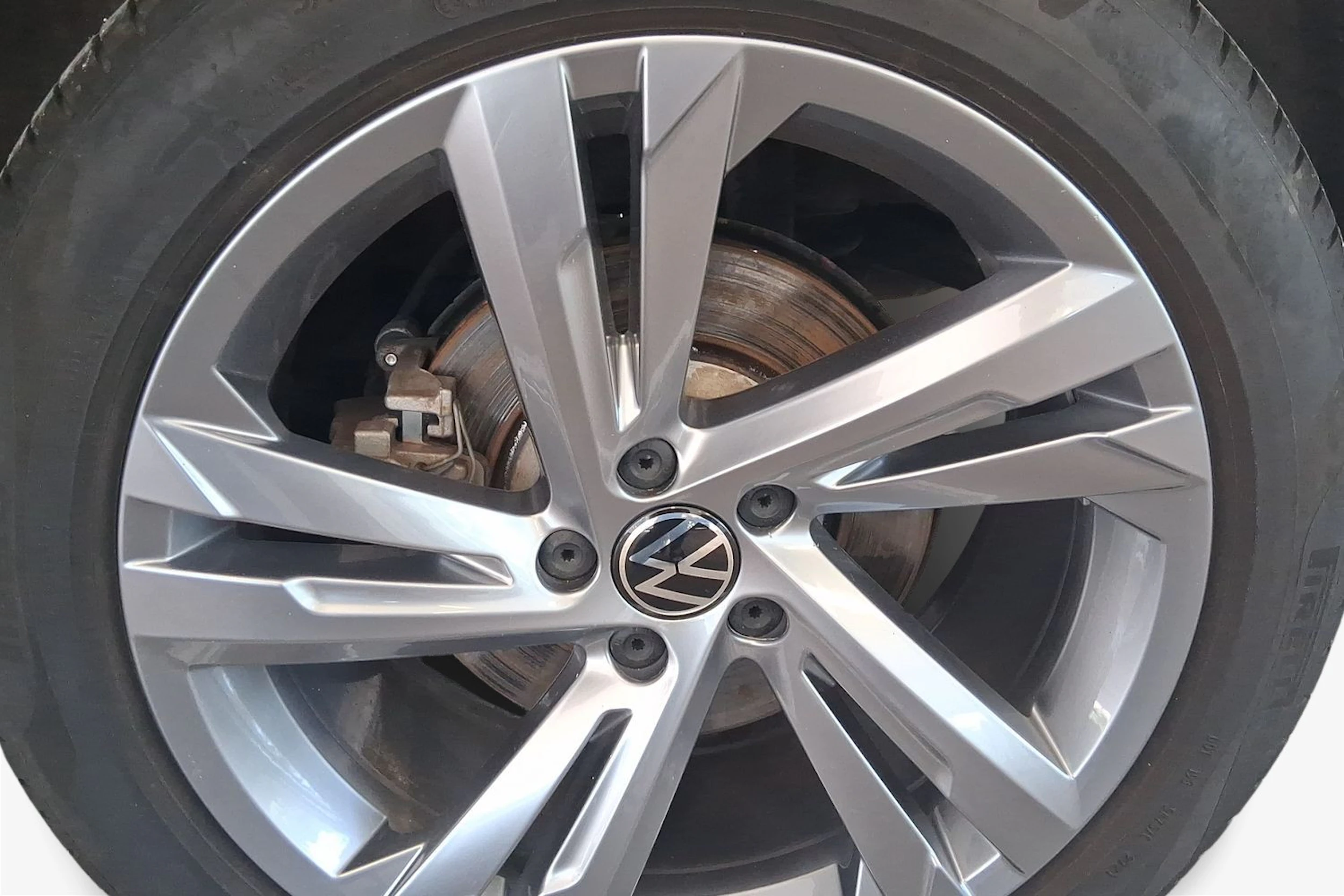 valkoinen Volkswagen Tiguan 2022 kuva 9.