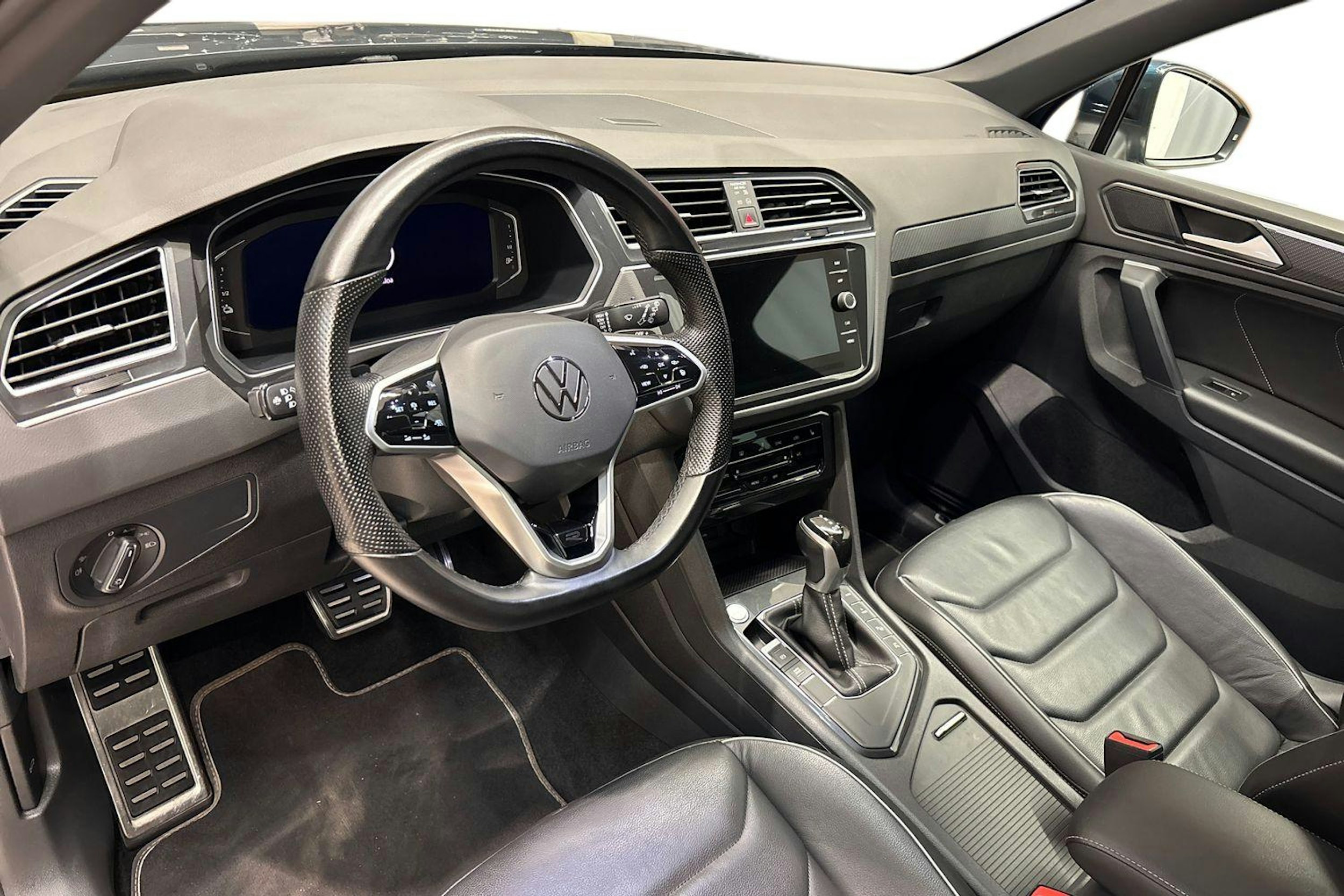 Sininen Volkswagen Tiguan 2022 kuva 7.