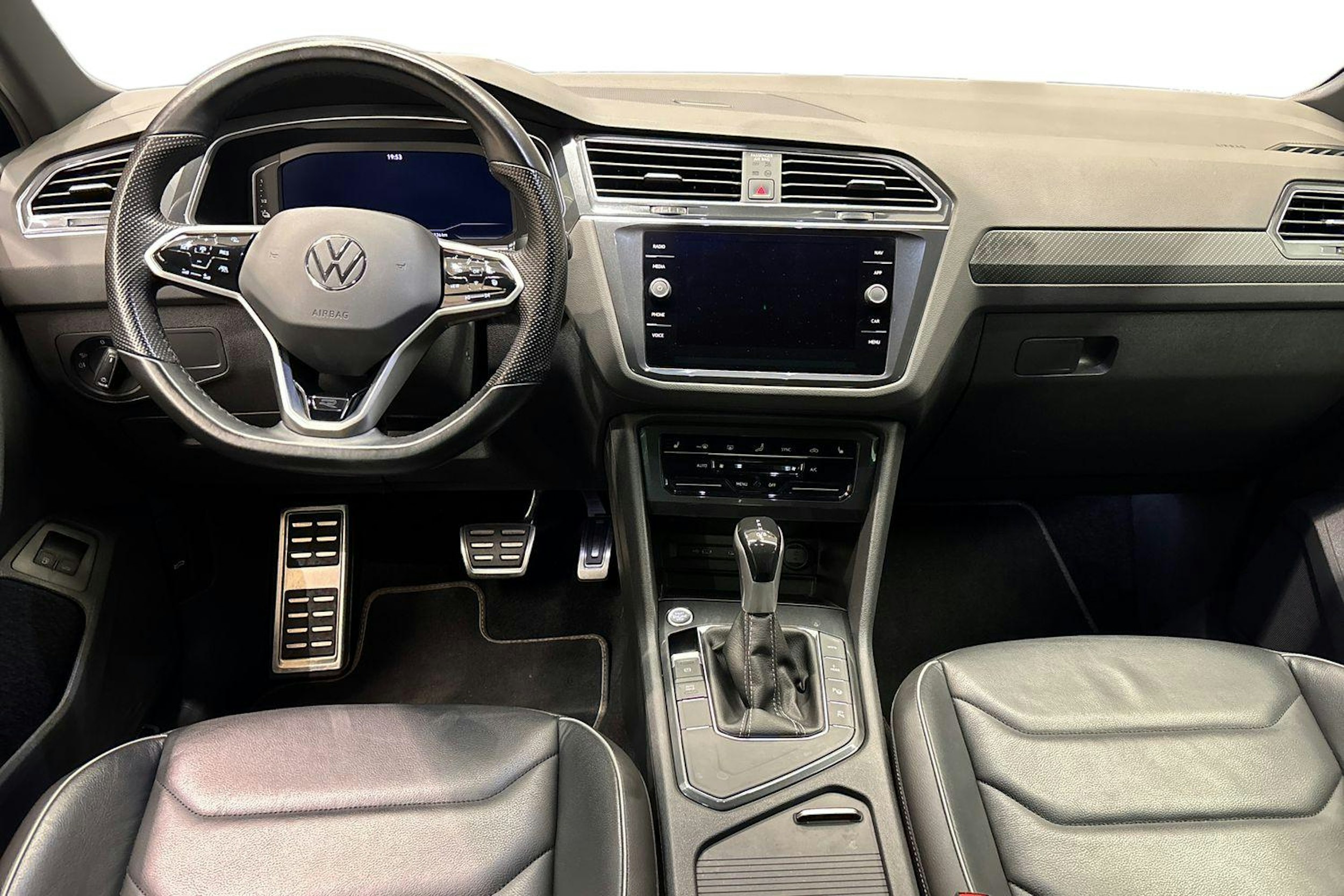 Sininen Volkswagen Tiguan 2022 kuva 9.