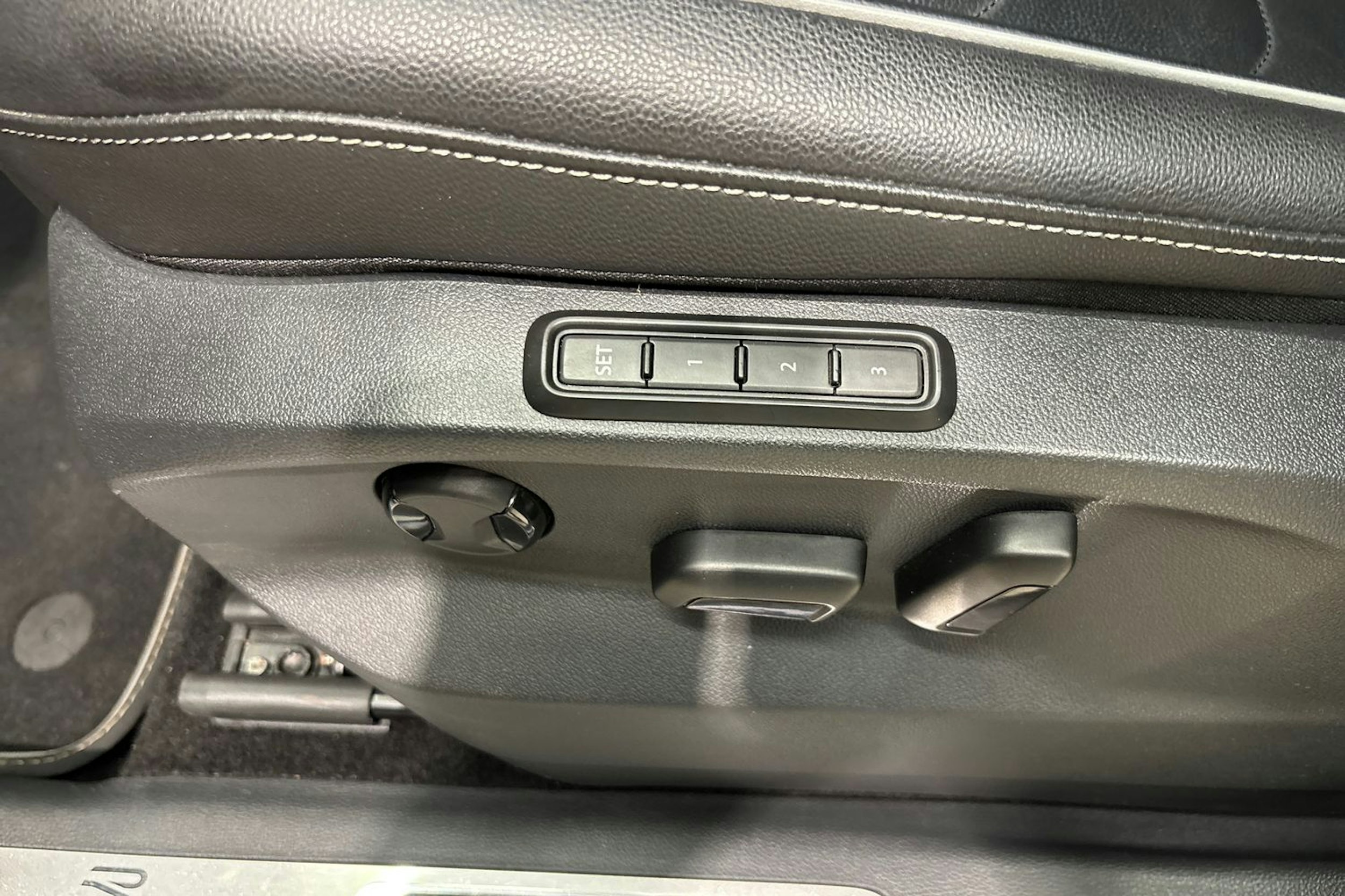 Sininen Volkswagen Tiguan 2022 kuva 15.