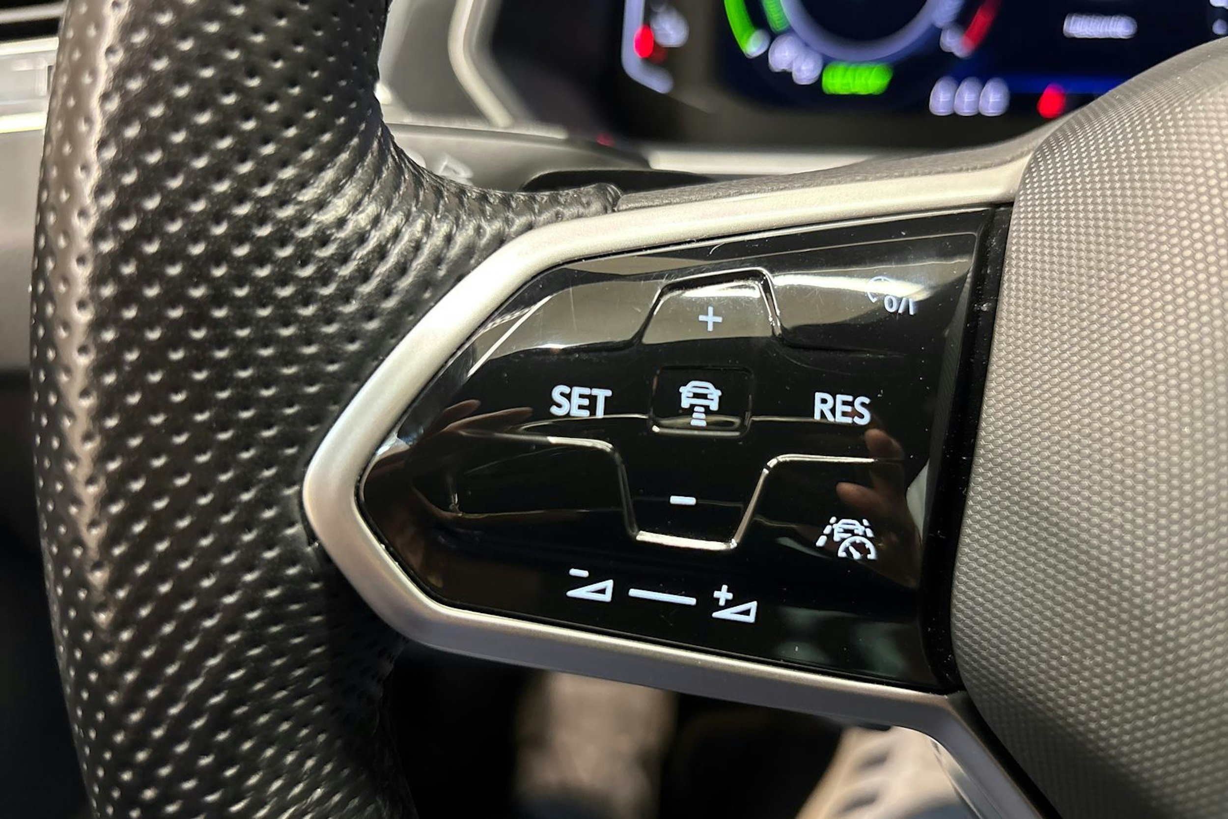 Sininen Volkswagen Tiguan 2022 kuva 18.