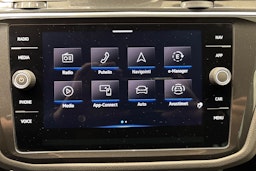 Sininen Volkswagen Tiguan 2022 kuva 21.