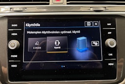 Sininen Volkswagen Tiguan 2022 kuva 22.