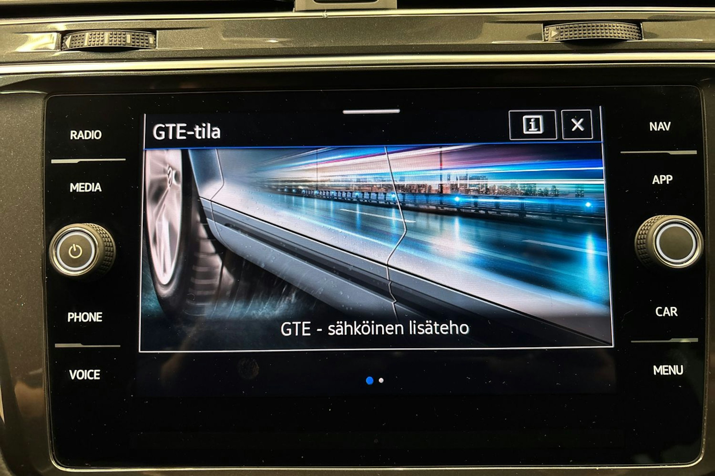 Sininen Volkswagen Tiguan 2022 kuva 23.