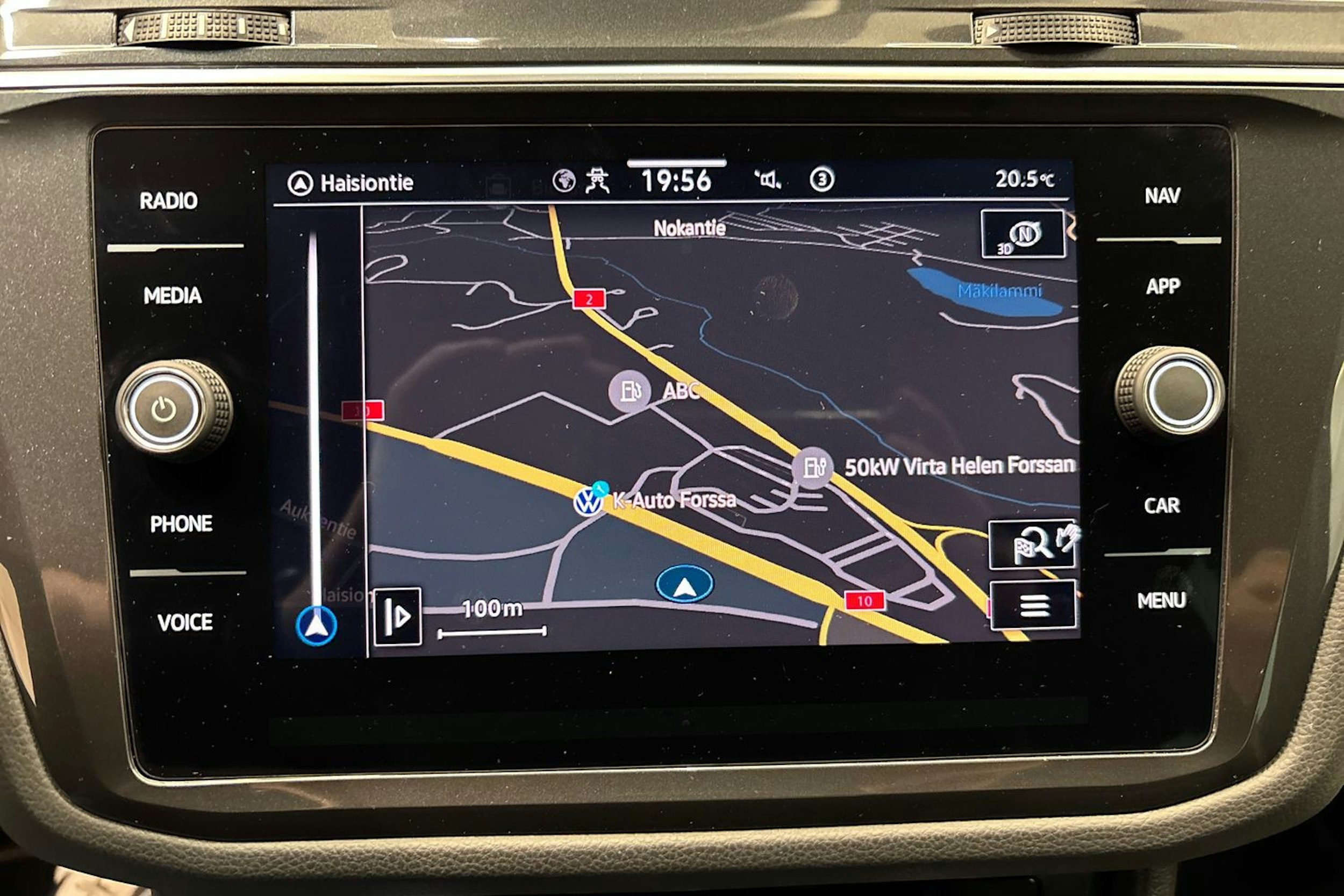 Sininen Volkswagen Tiguan 2022 kuva 24.