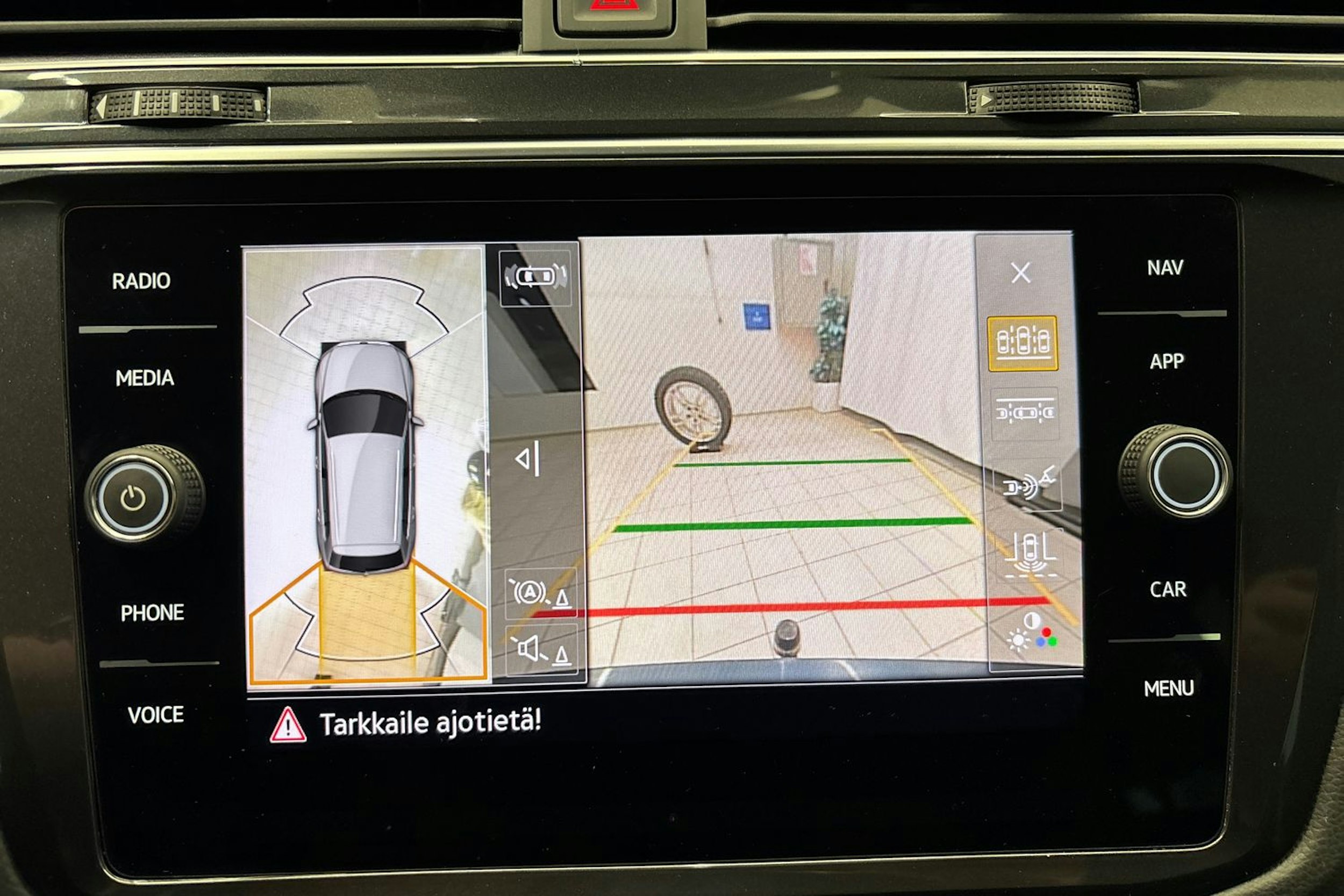 Sininen Volkswagen Tiguan 2022 kuva 25.