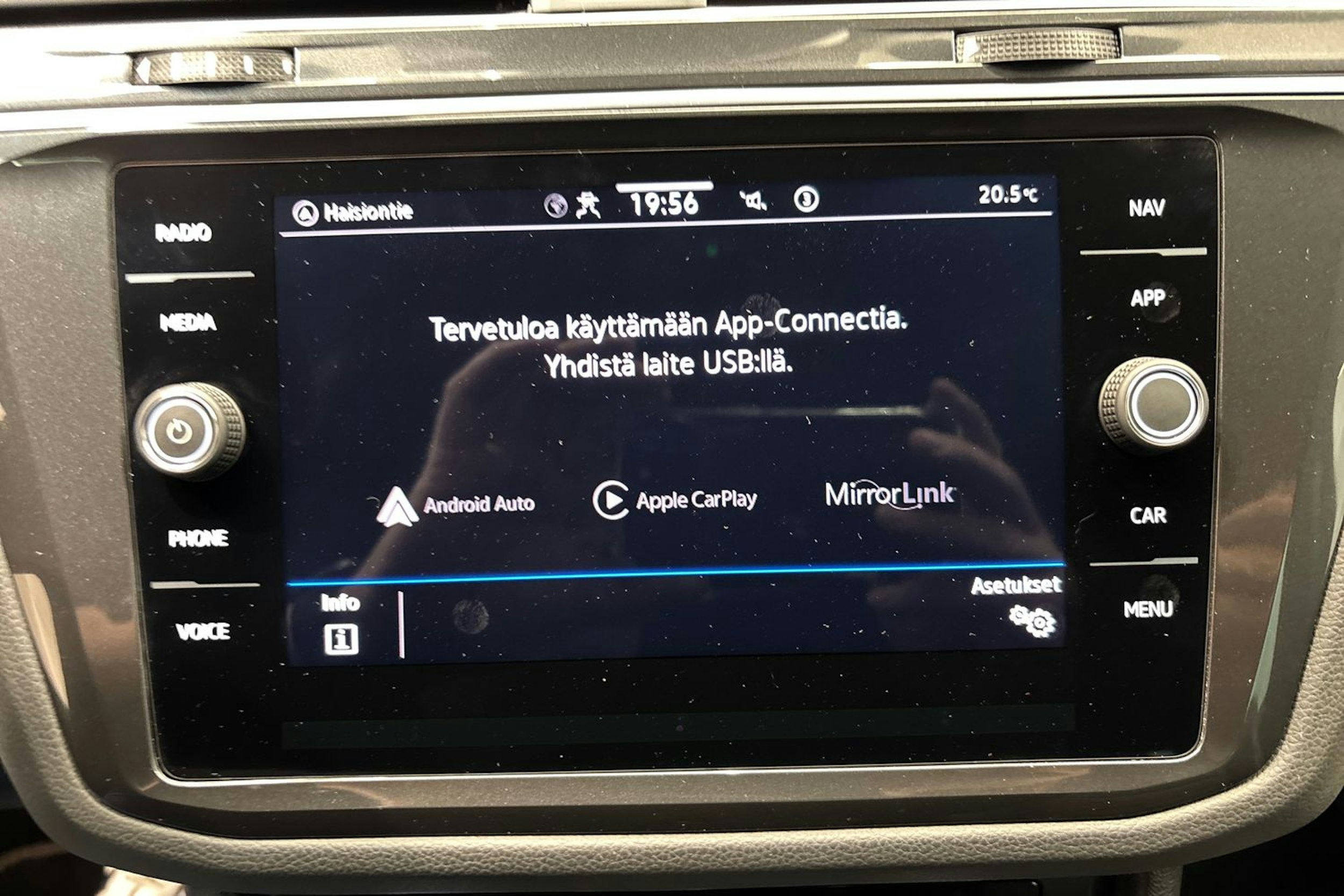 Sininen Volkswagen Tiguan 2022 kuva 26.