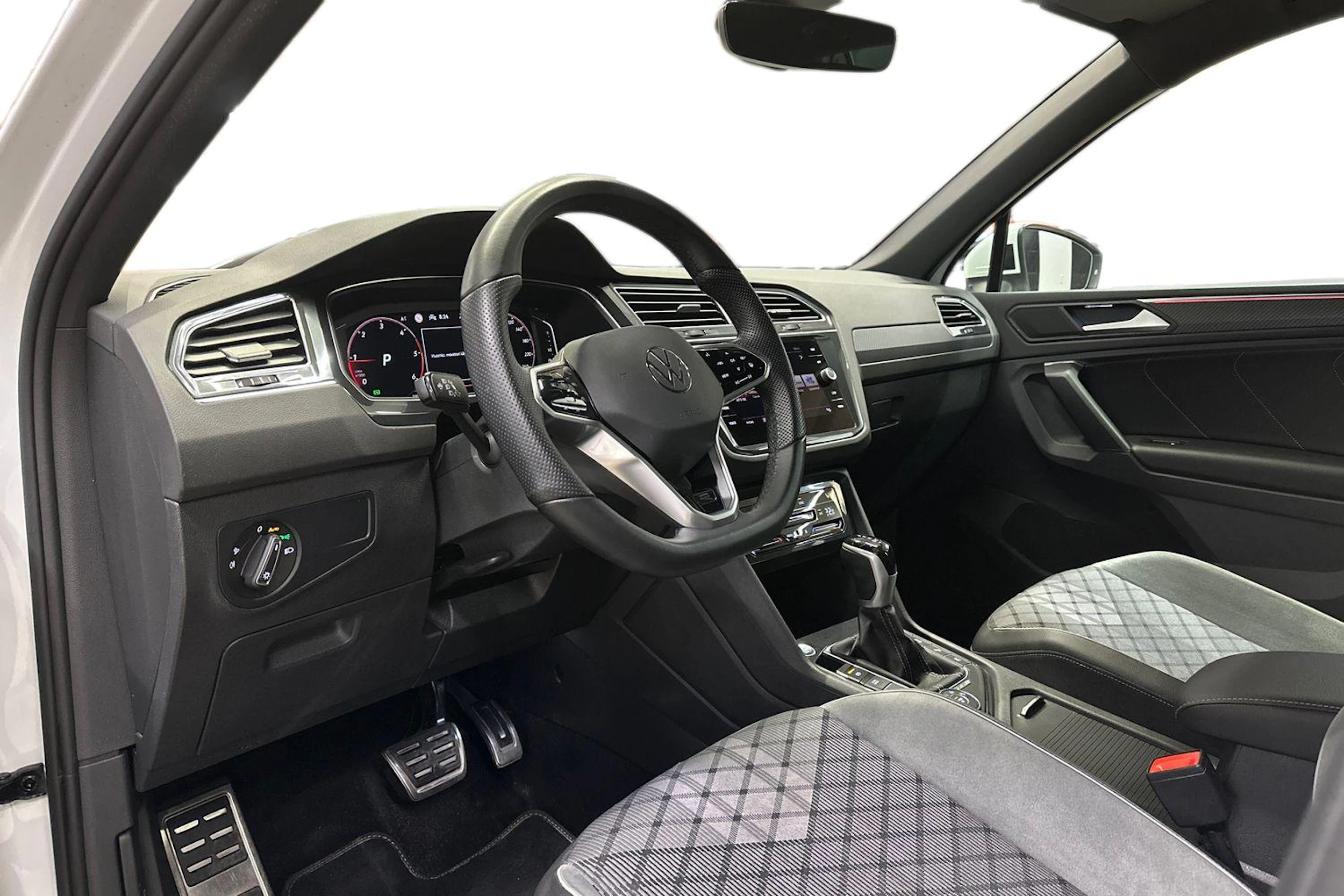 valkoinen Volkswagen Tiguan 2022 kuva 6.