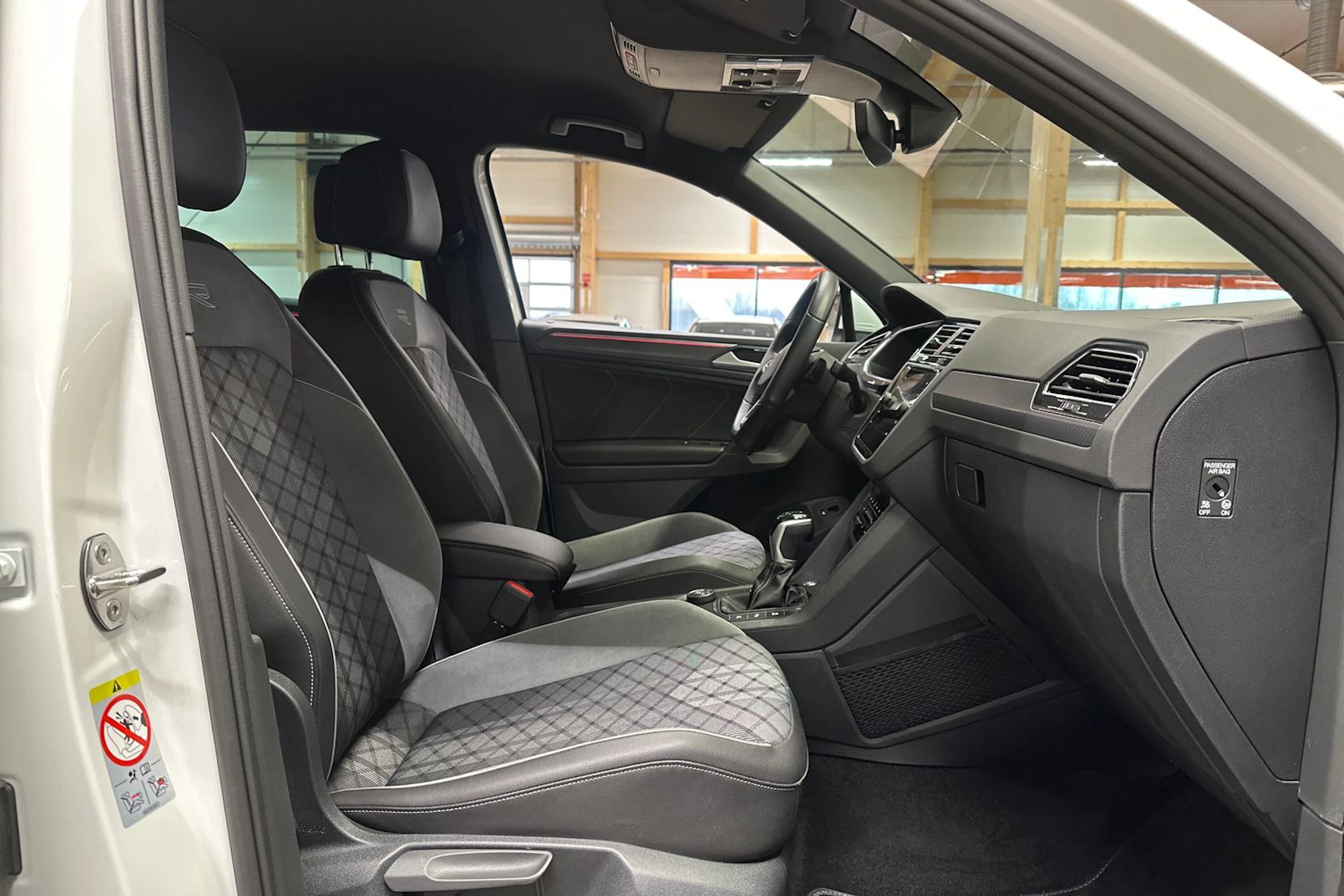 valkoinen Volkswagen Tiguan 2022 kuva 11.