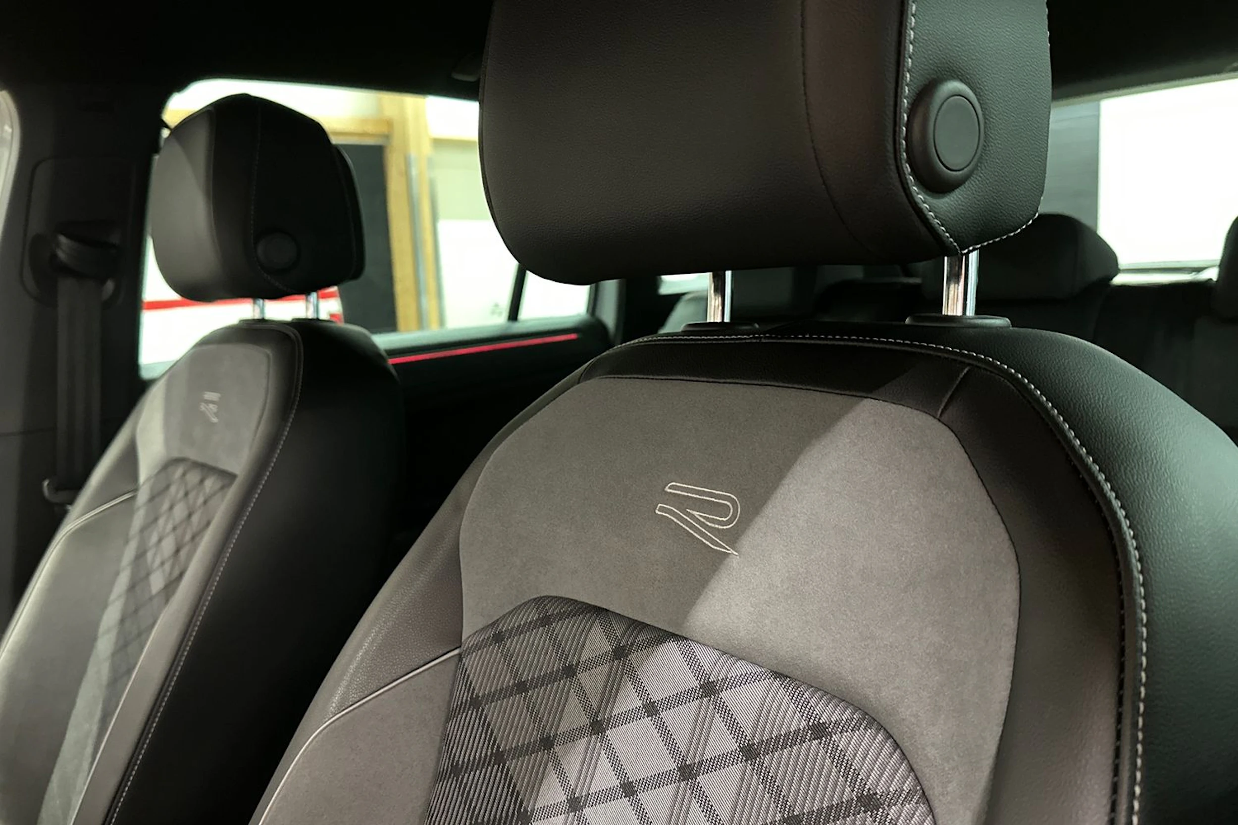valkoinen Volkswagen Tiguan 2022 kuva 13.