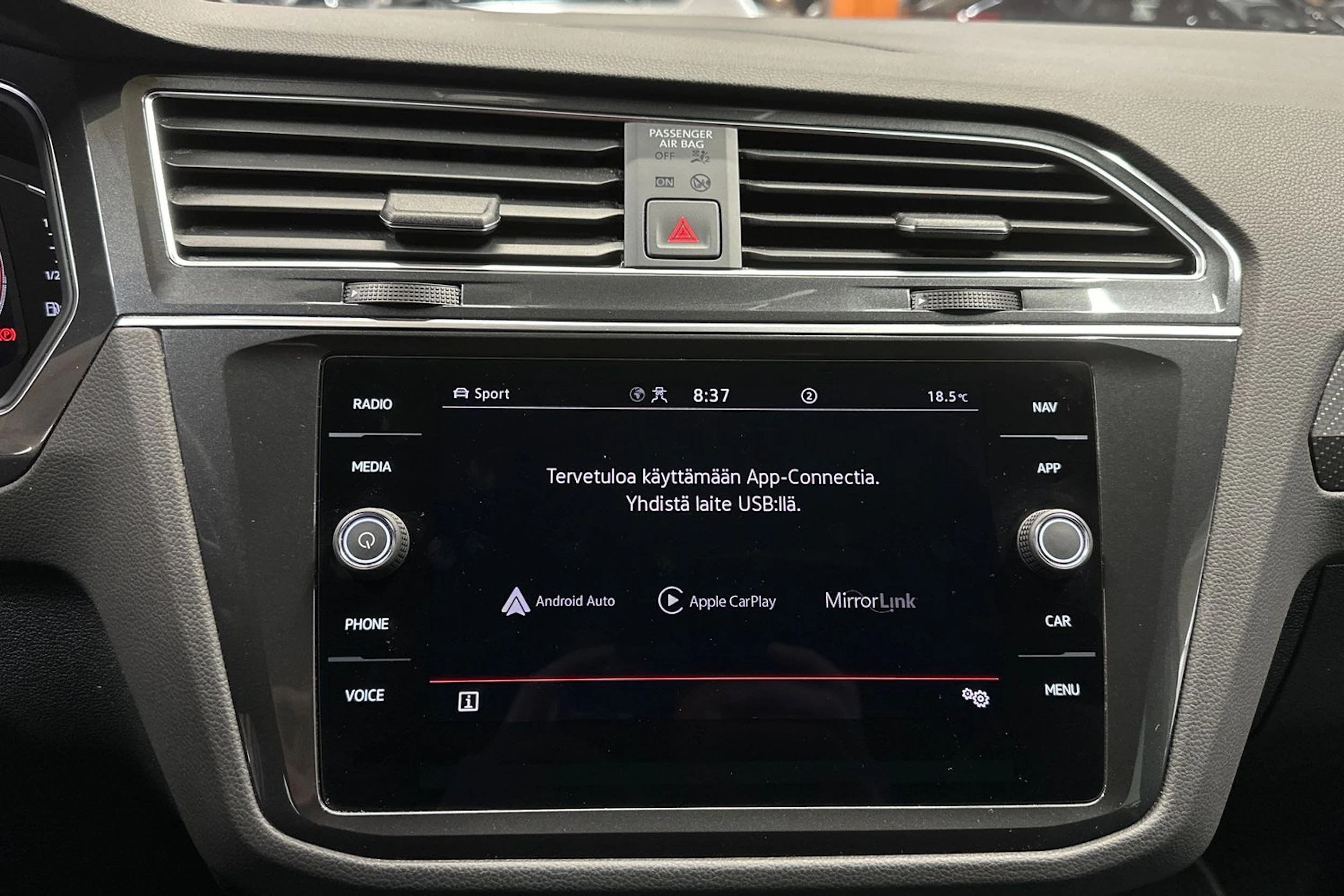 valkoinen Volkswagen Tiguan 2022 kuva 17.