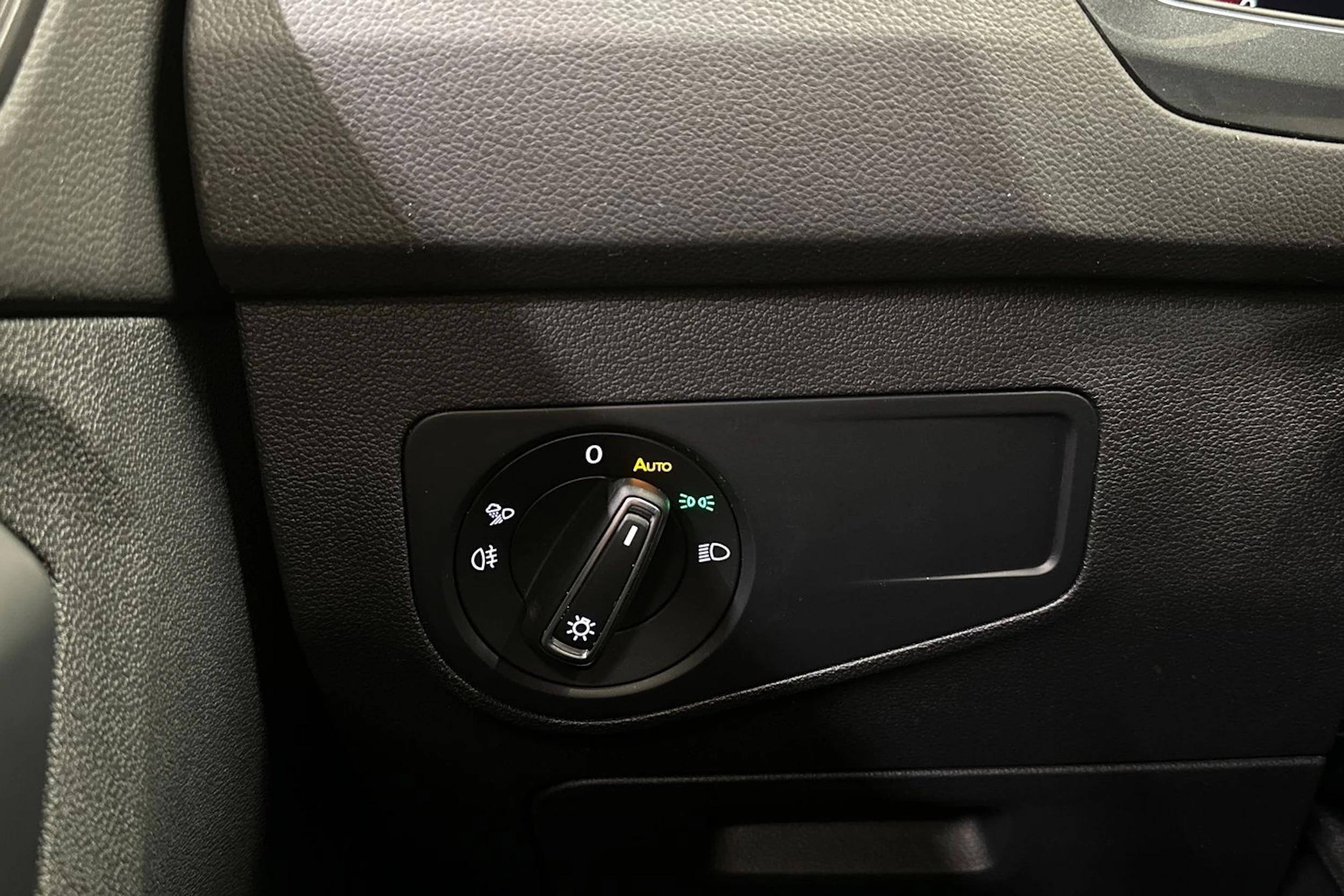 valkoinen Volkswagen Tiguan 2022 kuva 27.