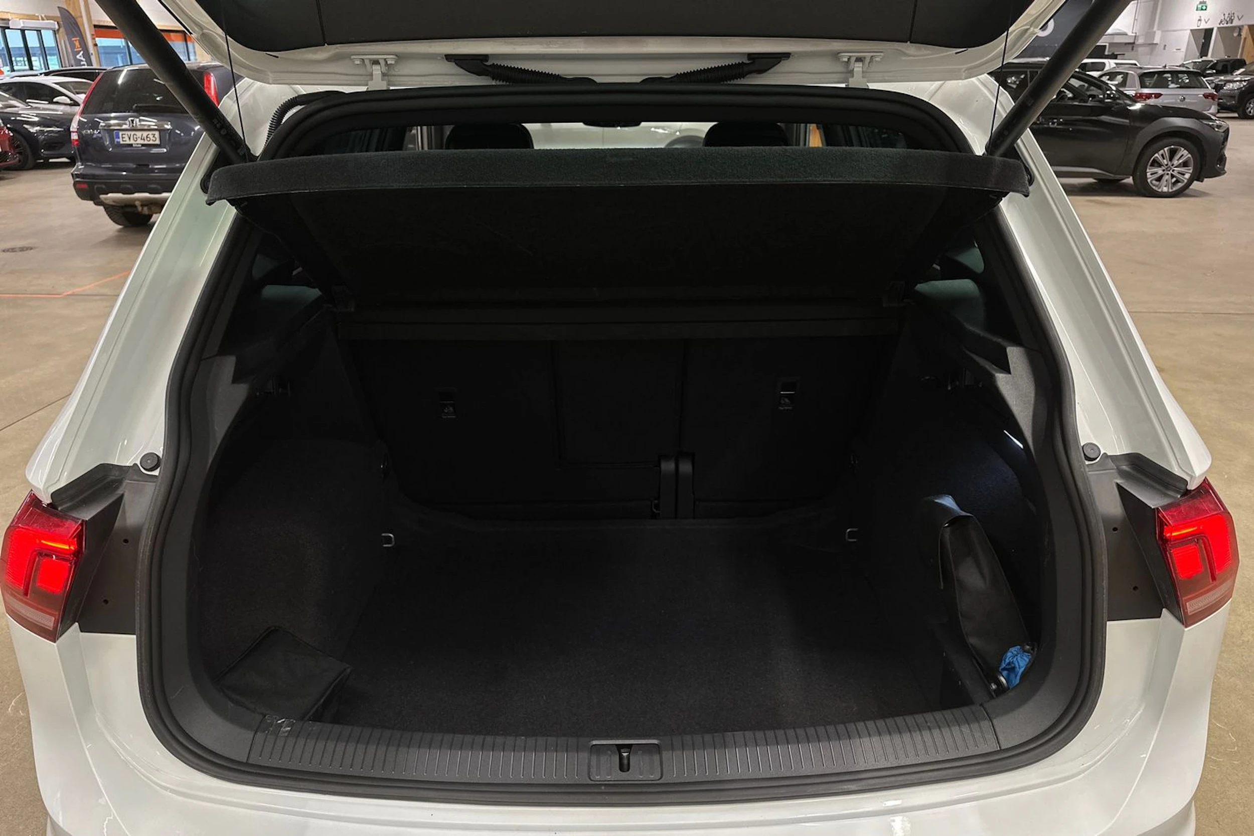 valkoinen Volkswagen Tiguan 2022 kuva 28.
